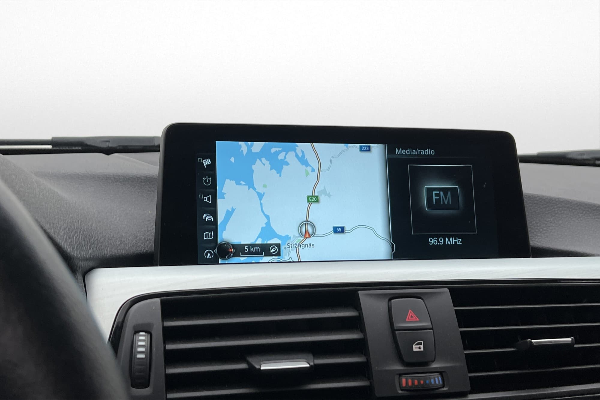 BMW 318 d xDrive Sport line Dragkrok Navi Sensorer 0,49L/mil