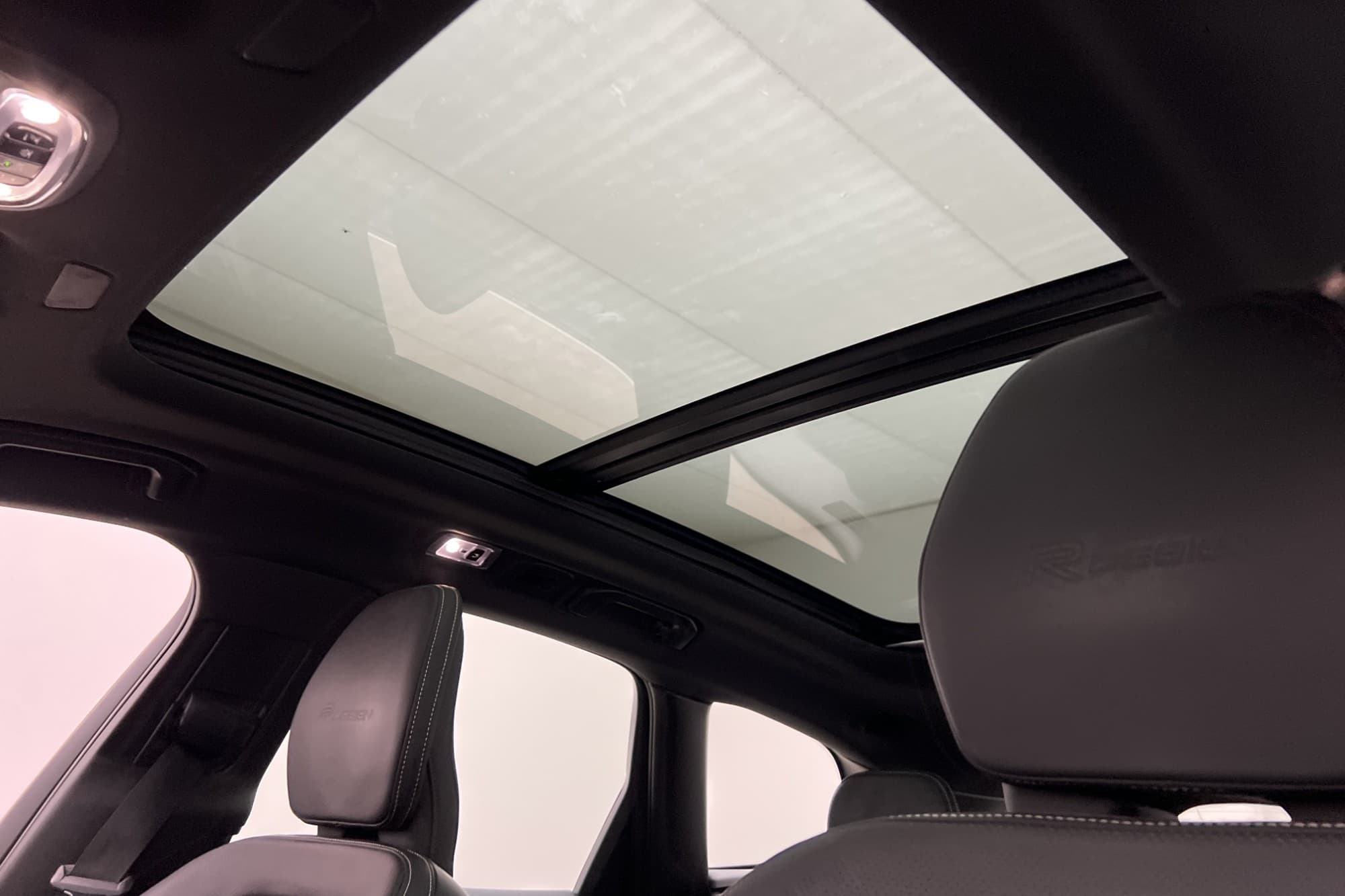 Volvo XC60 D4 AWD R-Design Pano Värm Drag HUD H/K Kamera