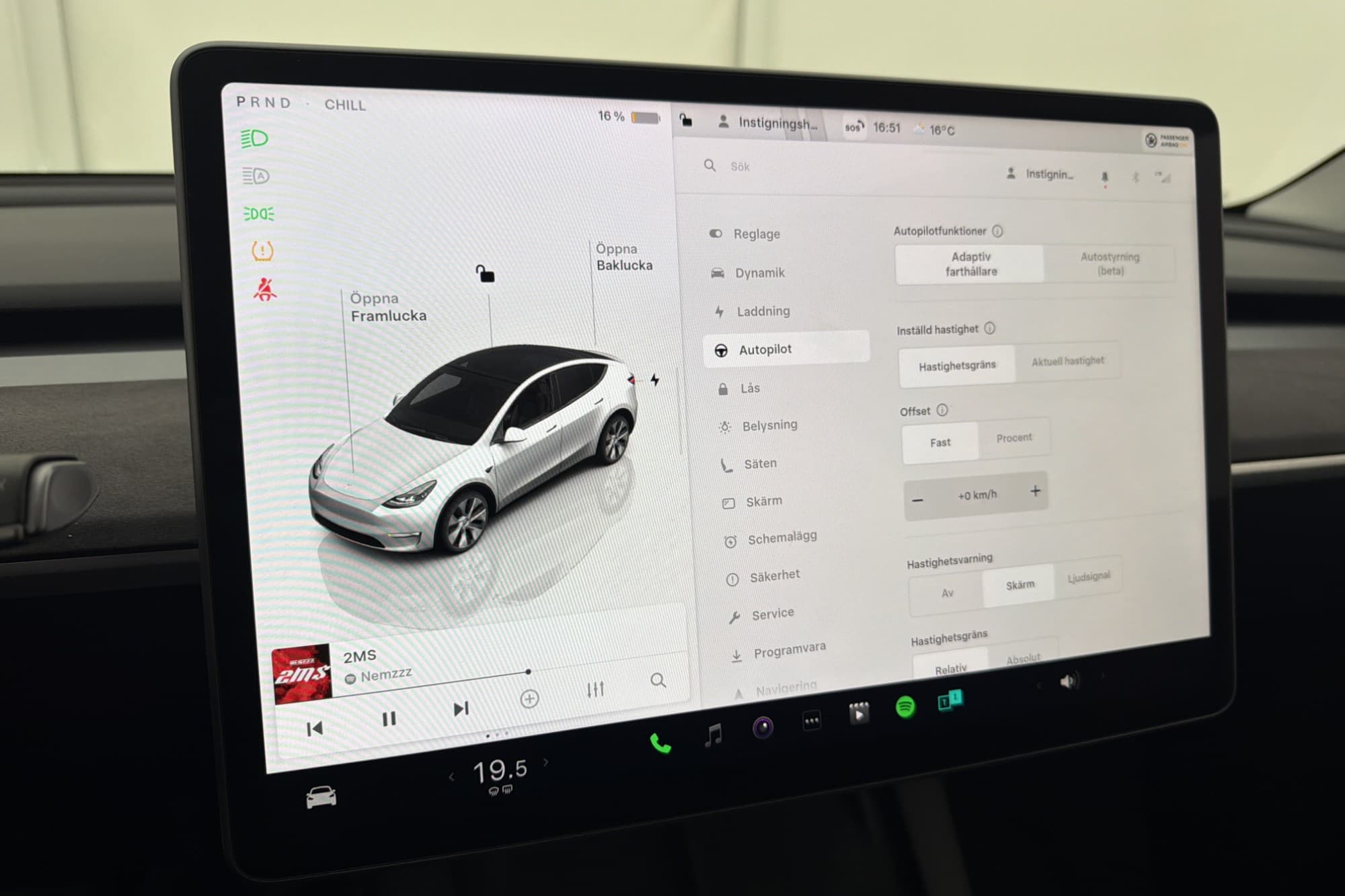 Tesla Model Y Long Range AWD Svensksåld Autopilot Drag