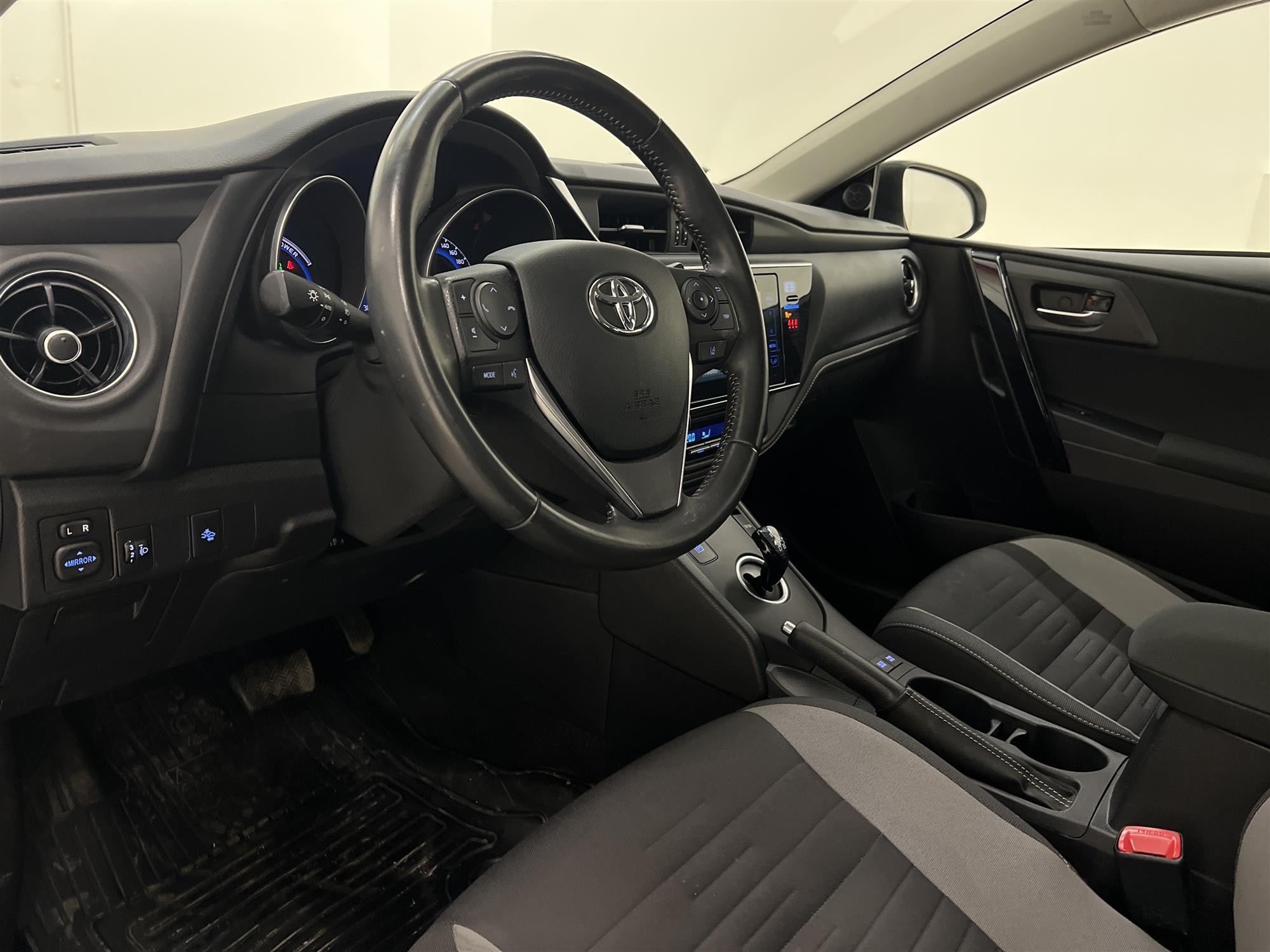 Toyota Auris Hybrid 136hk Navigator Backkamera 0,36L/mil