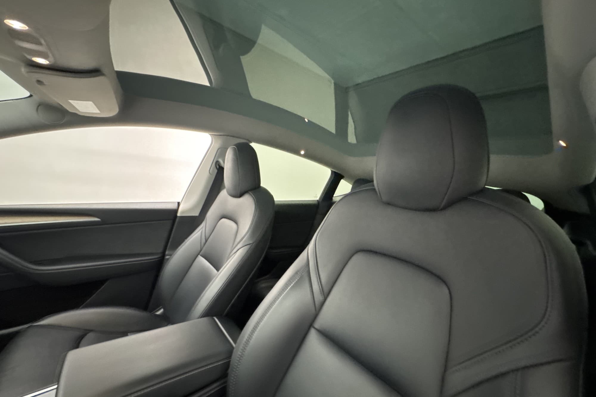 Tesla Model Y Long Range AWD Autopilot Svensksåld MOMS