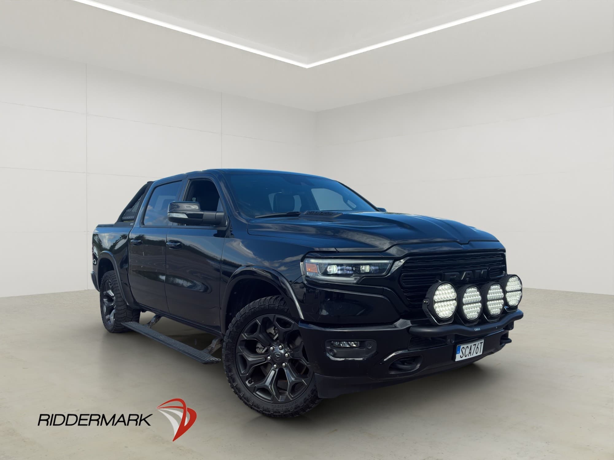 Dodge RAM Limited Night V8 4x4 Luft Pano H/K CARPLAY Moms