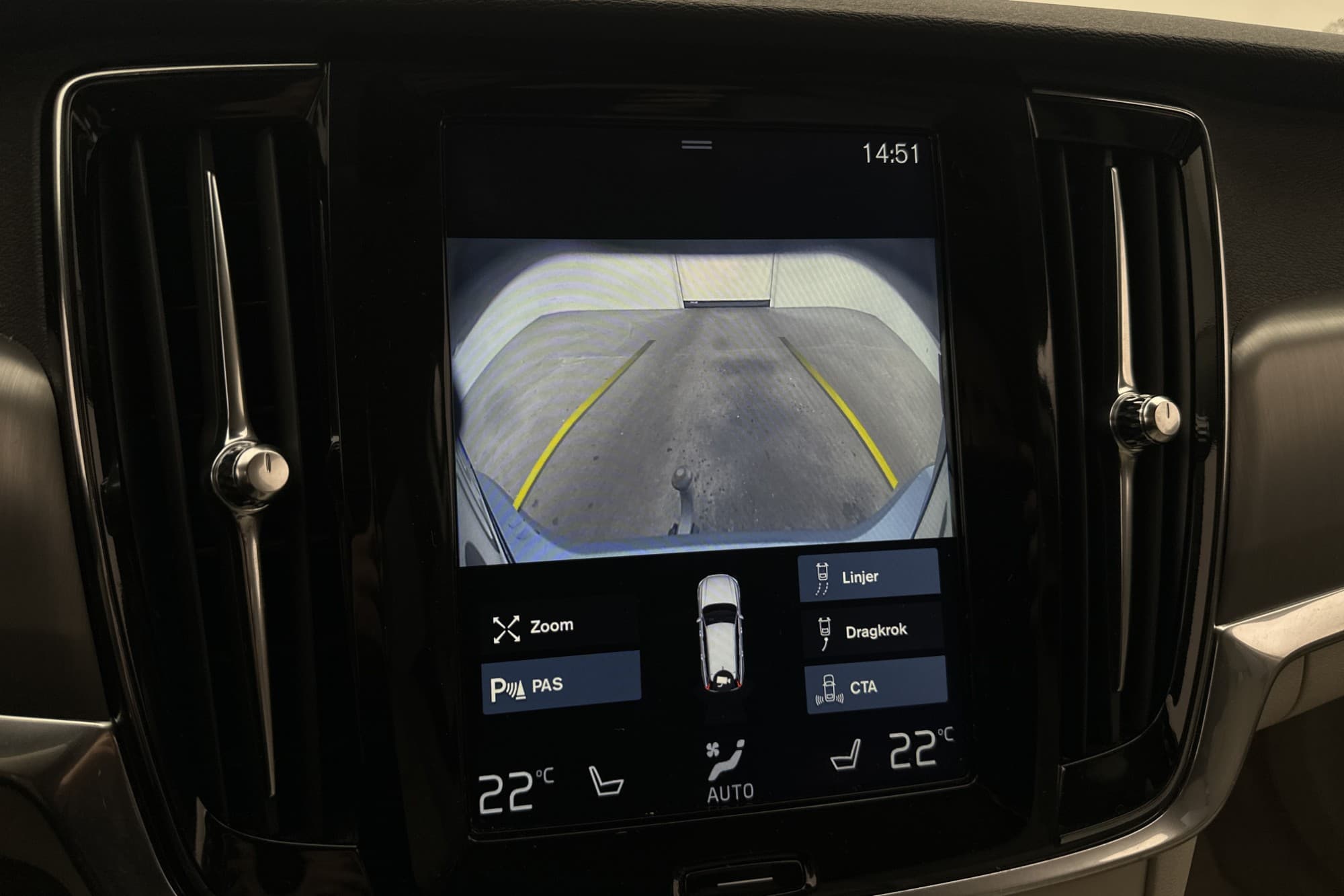 Volvo V90 D4 Momentum VOC Värmare Kamera Drag Navi BLIS