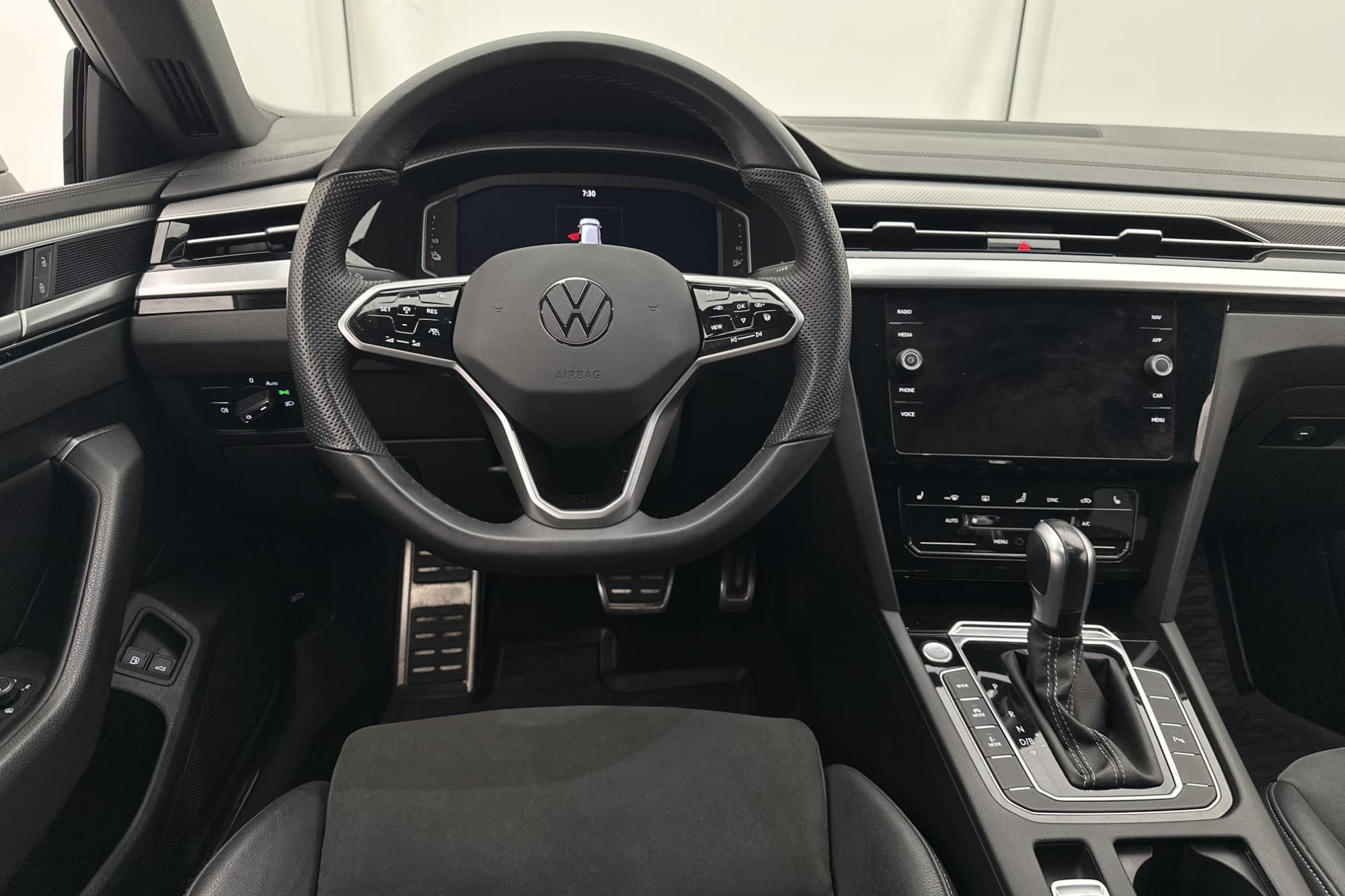 Volkswagen Arteon eHybrid SB 1.4 R-Line Drag Värmare Cockpit