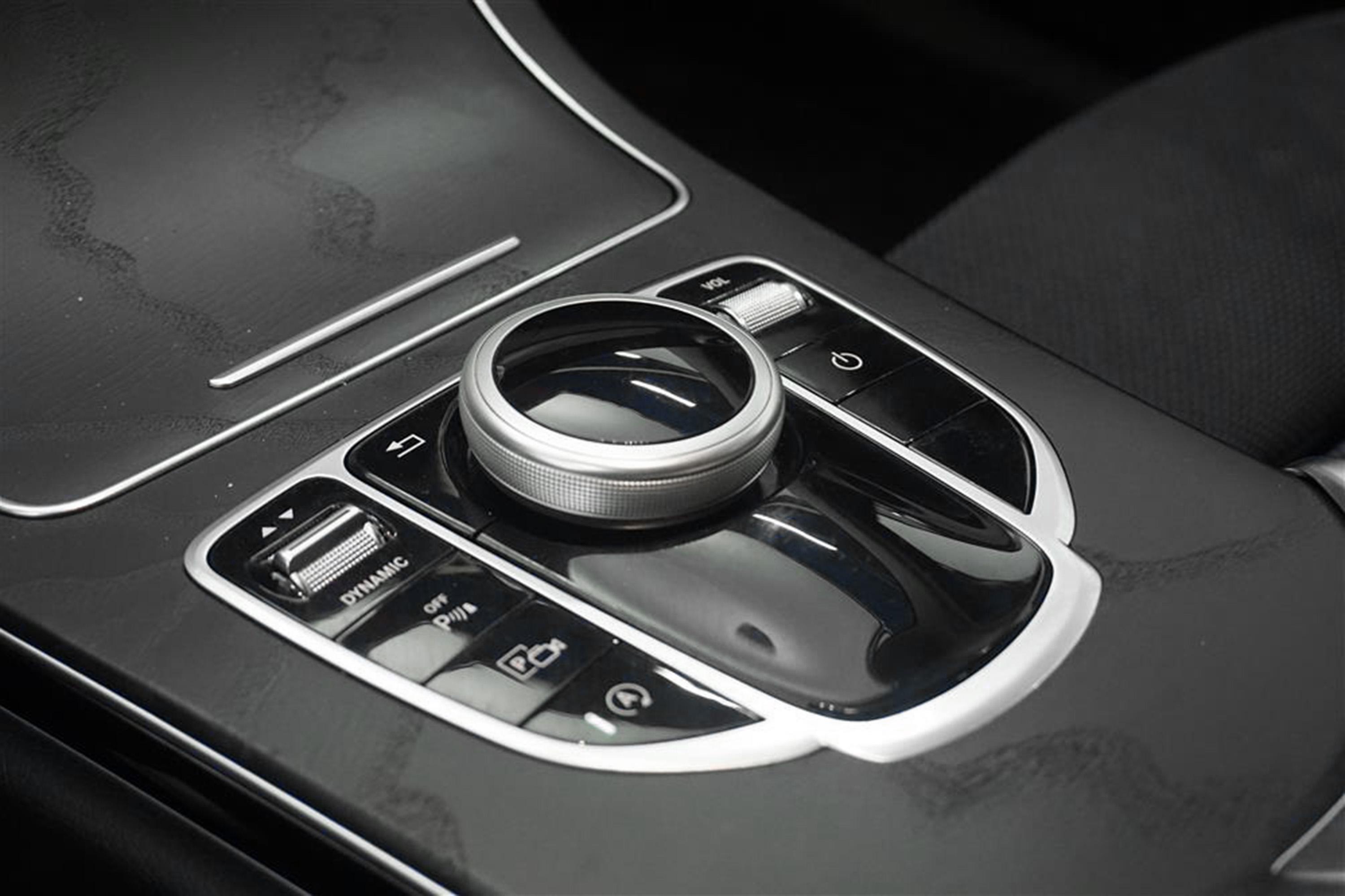 Mercedes-Benz C 220d Avantgarde Kamera Keyless Navi Drag interiör