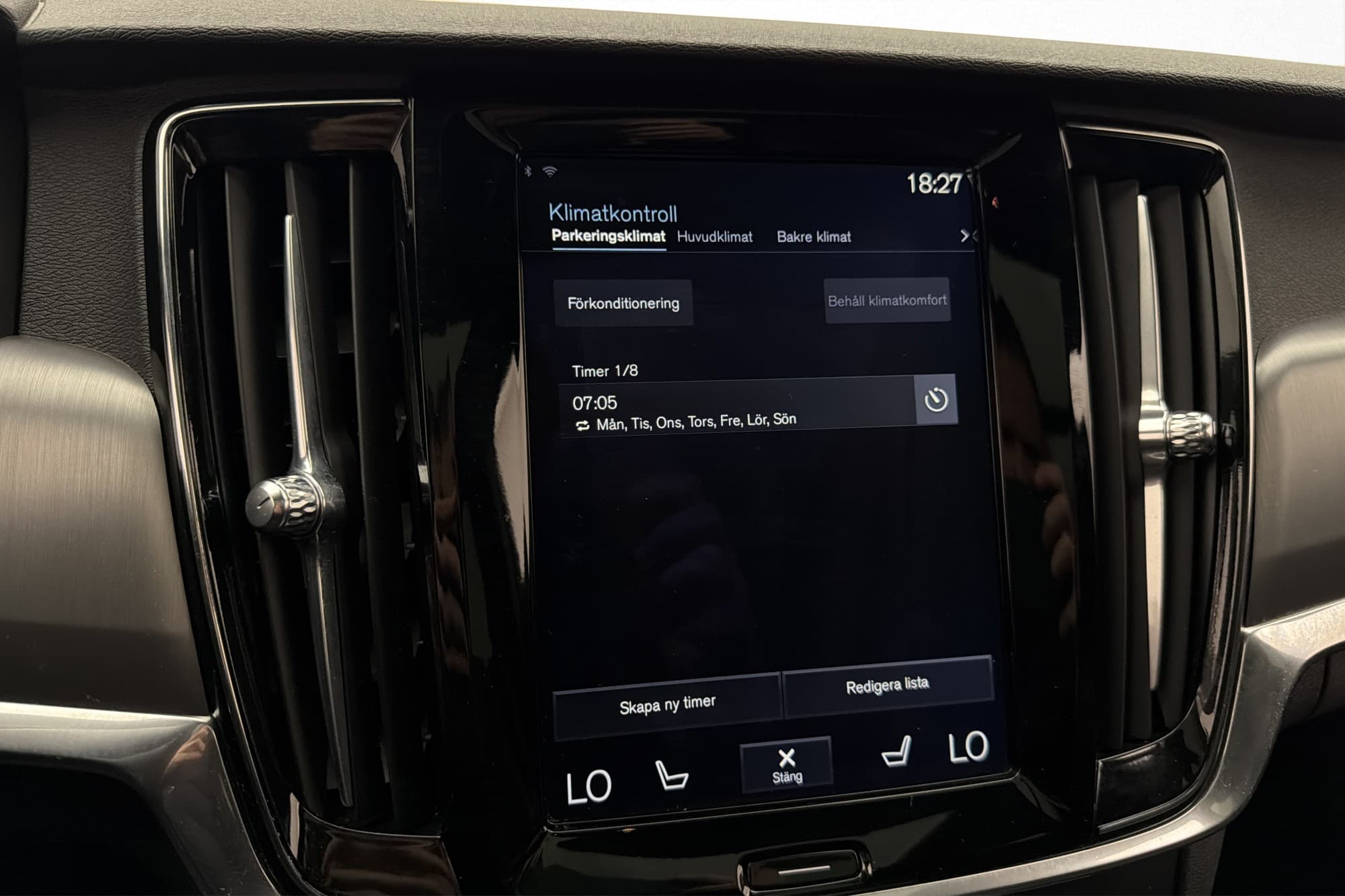 Volvo V90 D4 190hk Momentum VOC Pano D-Värmare