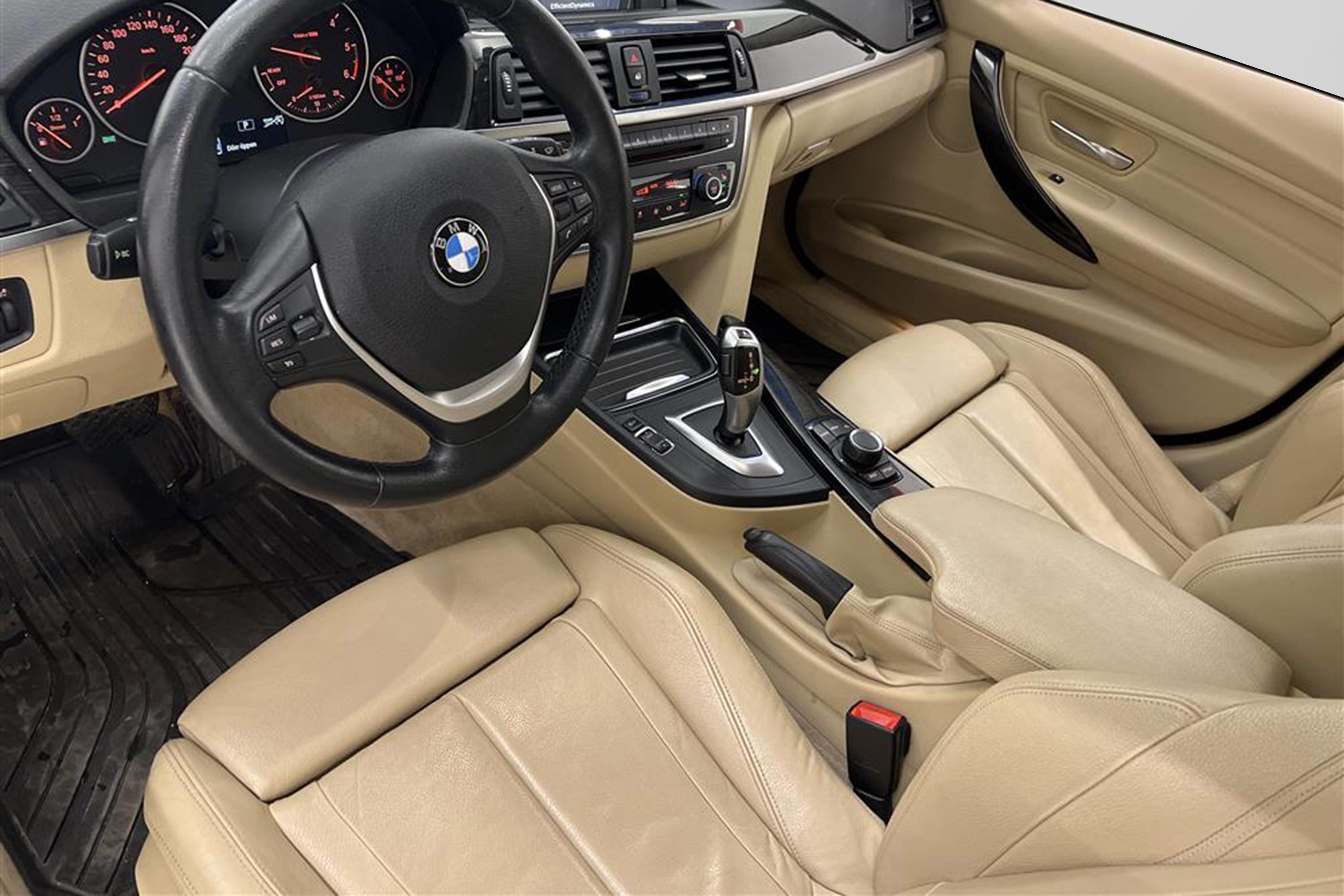 BMW 320d xDrive 184hk M&K-Värmare HiFi Skinn 0.44L/milinteriör