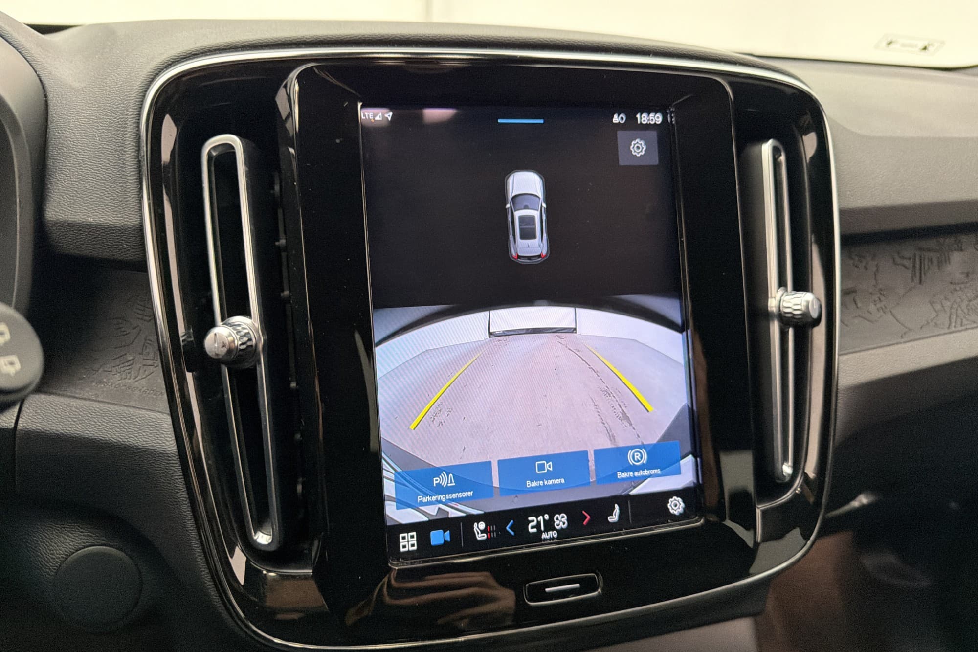 Volvo XC40 Recharge Single Motor 231hk Core Värm Kamera MOMS