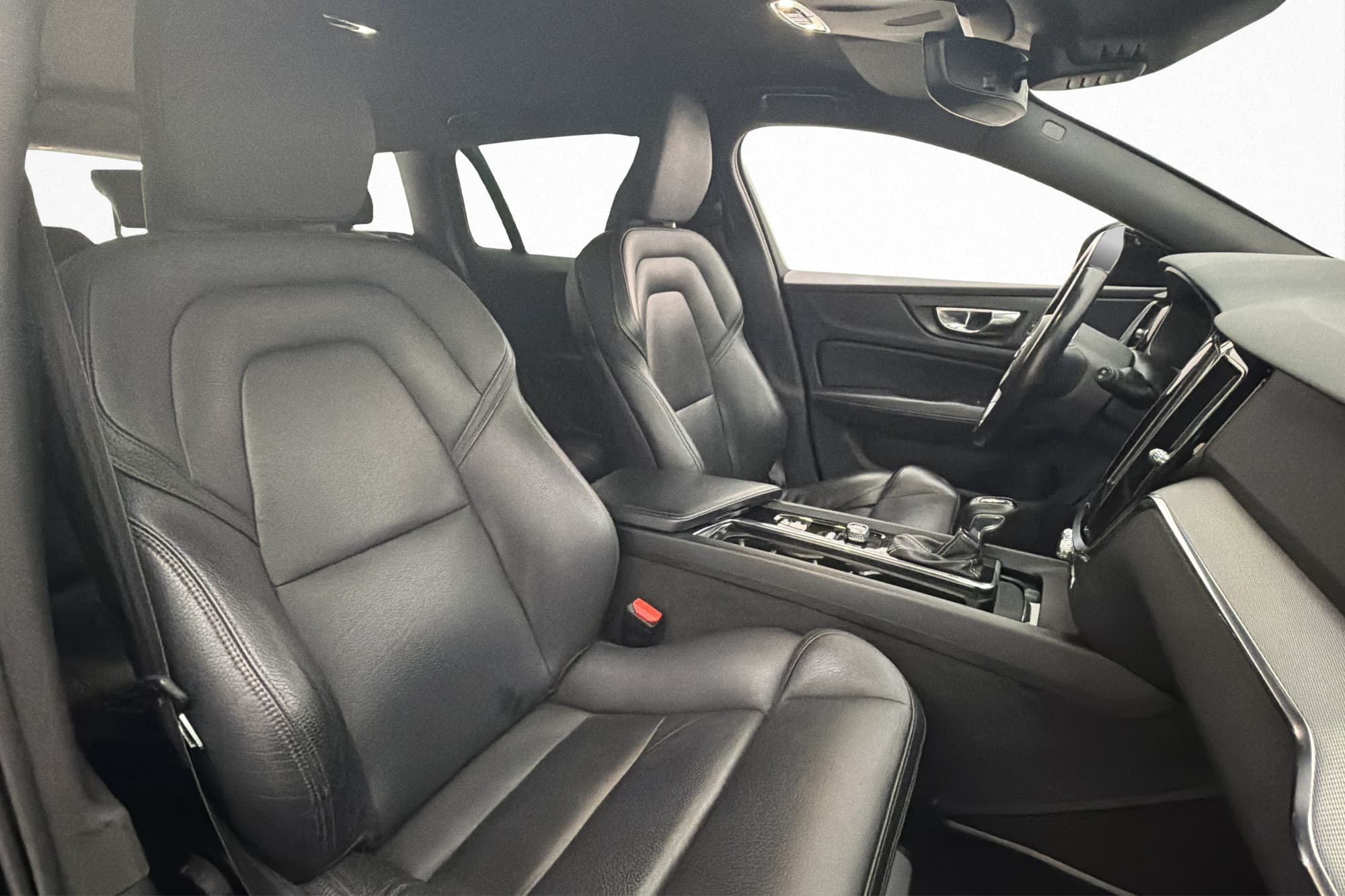 Volvo V60 D3 150hk R-Design VOC Värm Skinn P-Sensorer Drag