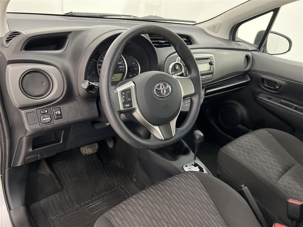 Toyota Yaris 1.5 Hybrid 101hk Nyservad Låg Skatt 0,35L/mil