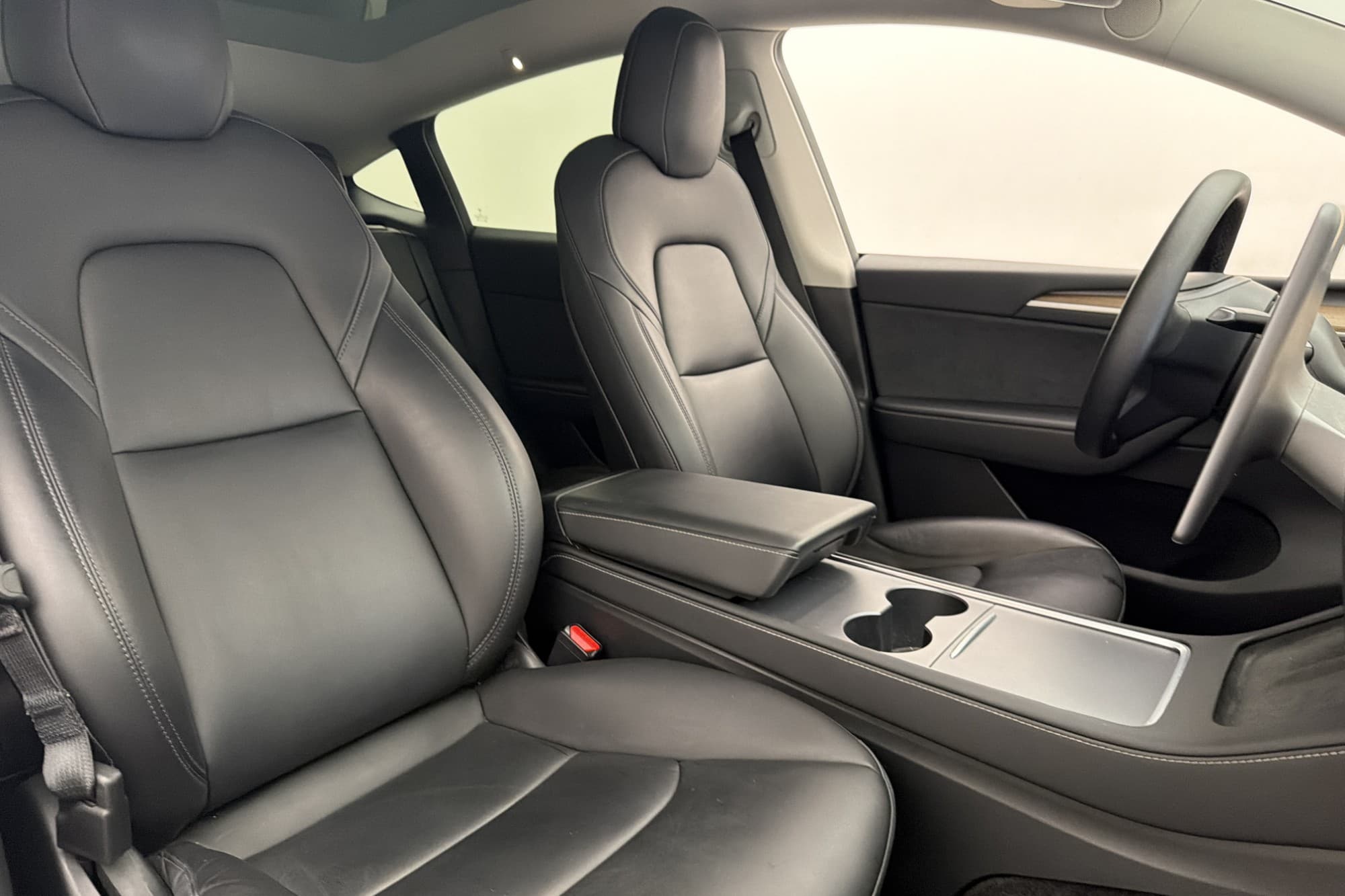 Tesla Model Y Long Range AWD Autopilot Svensksåld MOMS