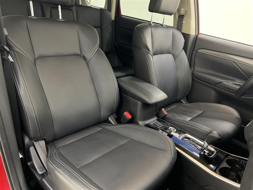Mitsubishi Outlander 2.0 4WD 150hk Business RE 7 Sits 360 interiör