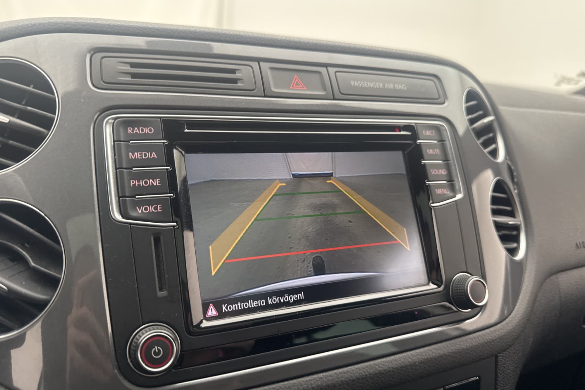 Volkswagen Tiguan 2.0 TDI 184hk 4M R-Line Pano Värmare Drag