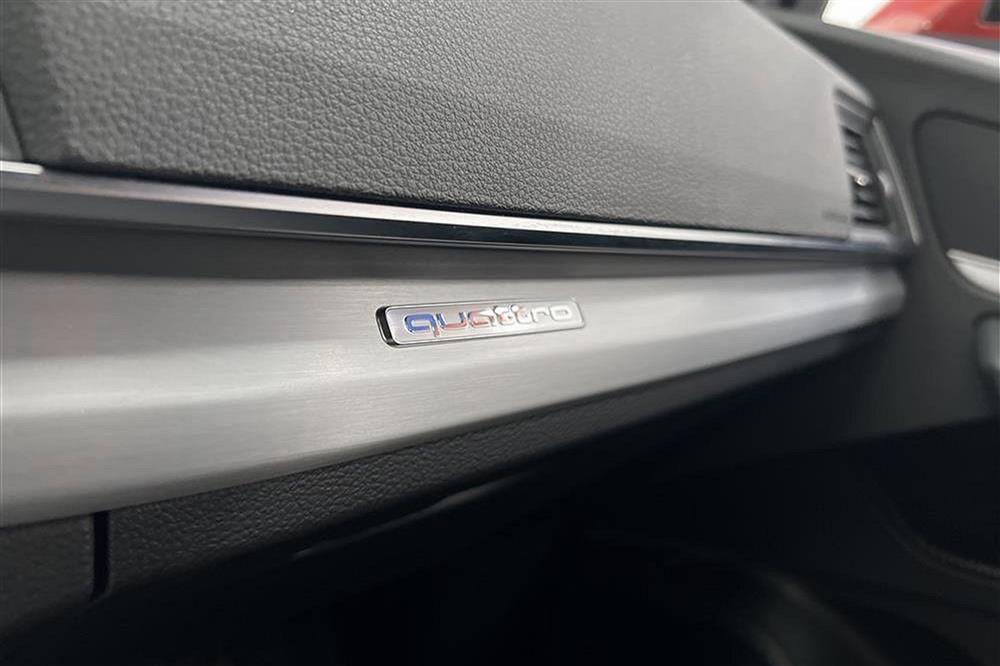 Audi Q5 TDI 190hk Quattro S-Line Cockpit D-värm B&O Naviinteriör