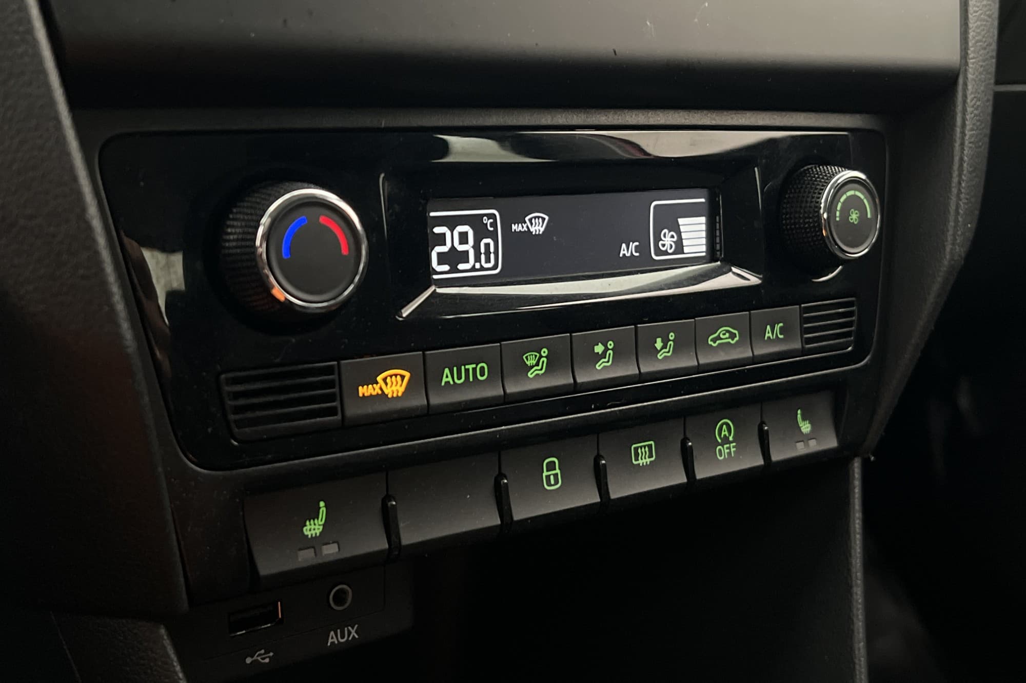 Škoda Rapid Spaceback 1.2 TSI Värm P-Sensorer ACC Låg skatt