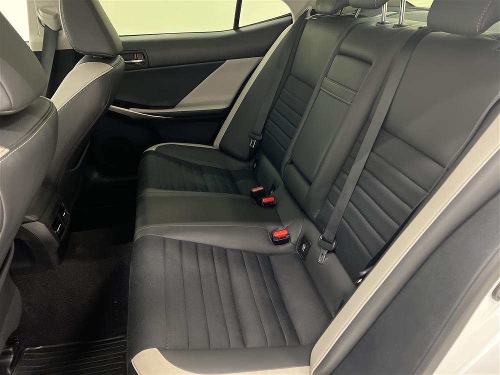 Lexus IS 300h 181hk Special Edition B-kam P-sensor 0,42l/milinteriör