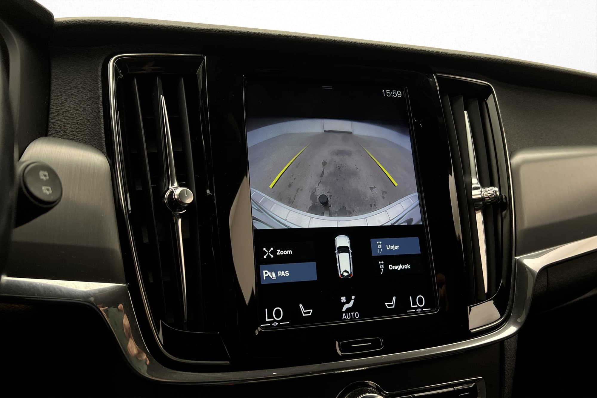 Volvo V90 D4 AWD Momentum VOC Värmare Drag Kamera Navi
