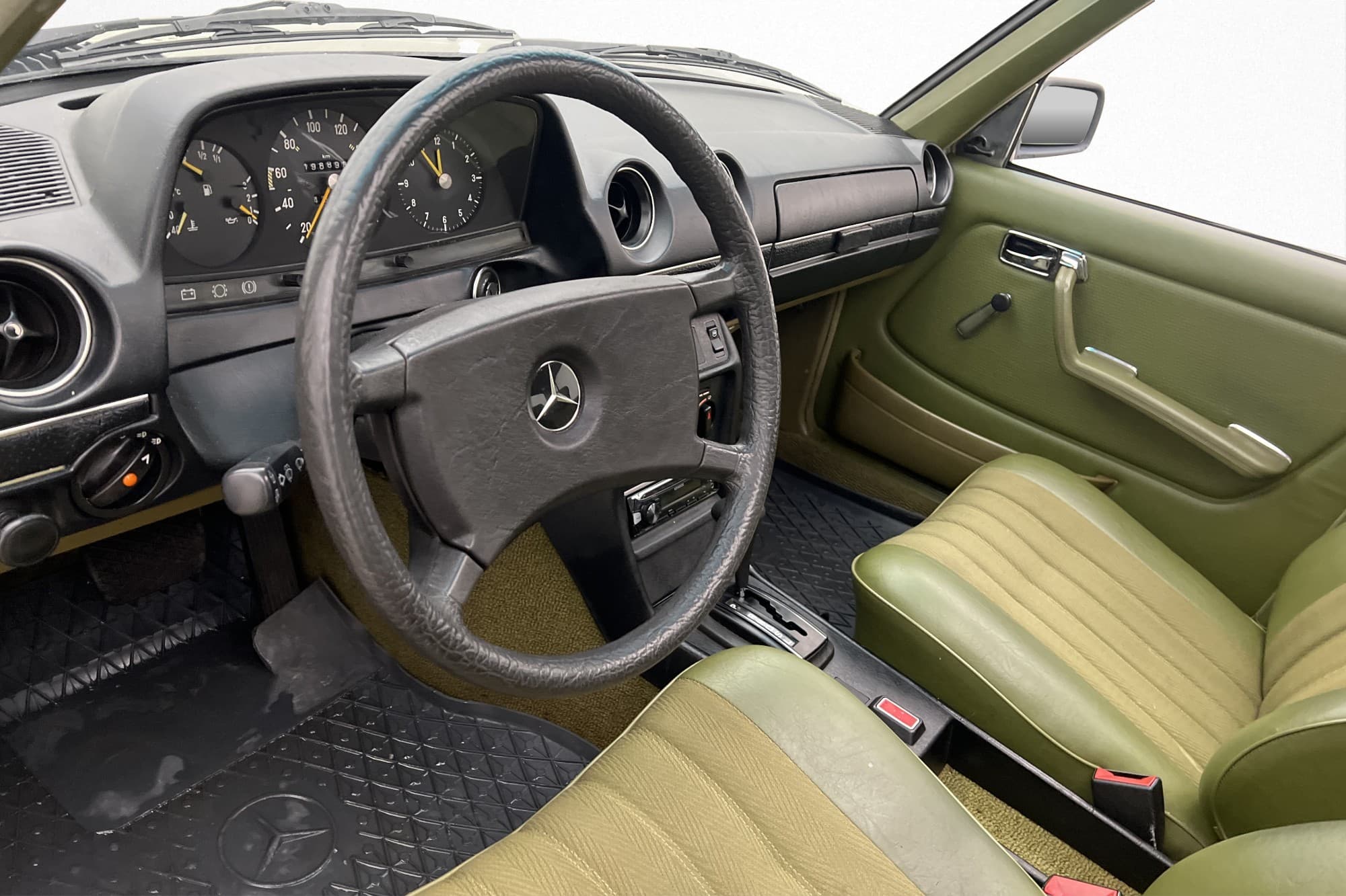 Mercedes-Benz W123 250 140hk Taklucka Dragkrok Svensksåld