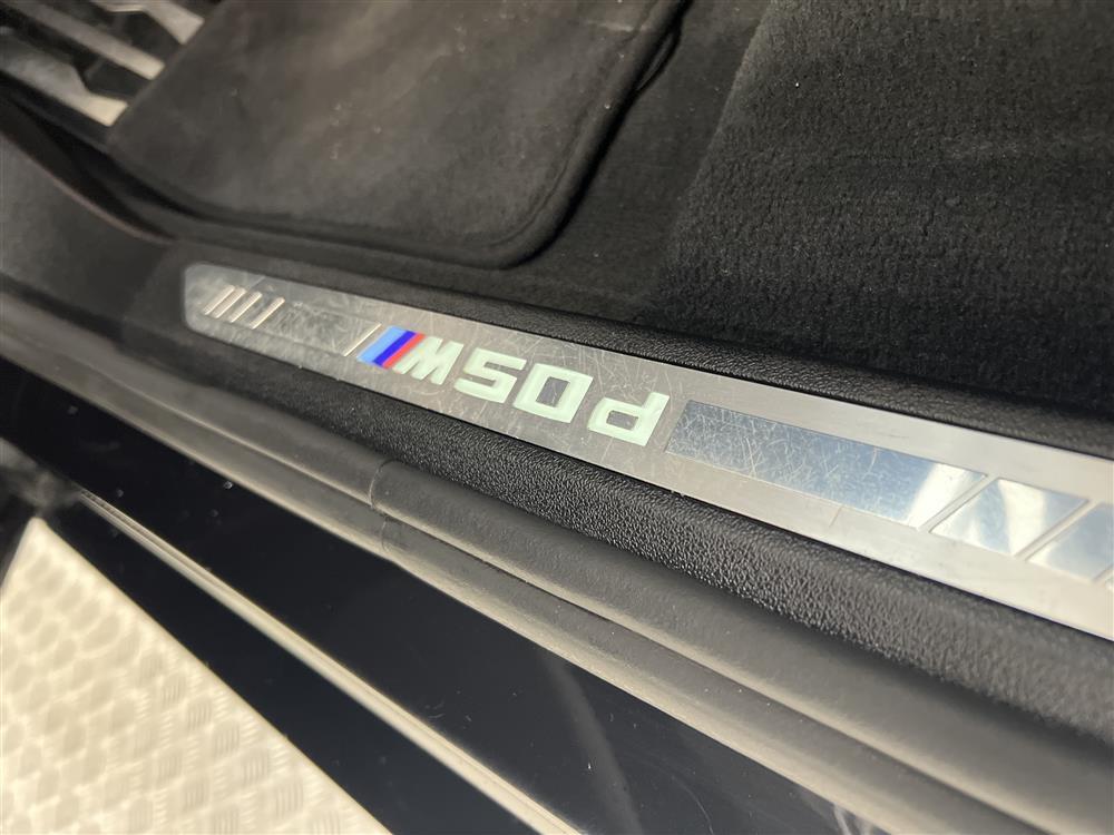 BMW X5 M50d  Laser Skylounge H/K Display Key Night Visioninteriör
