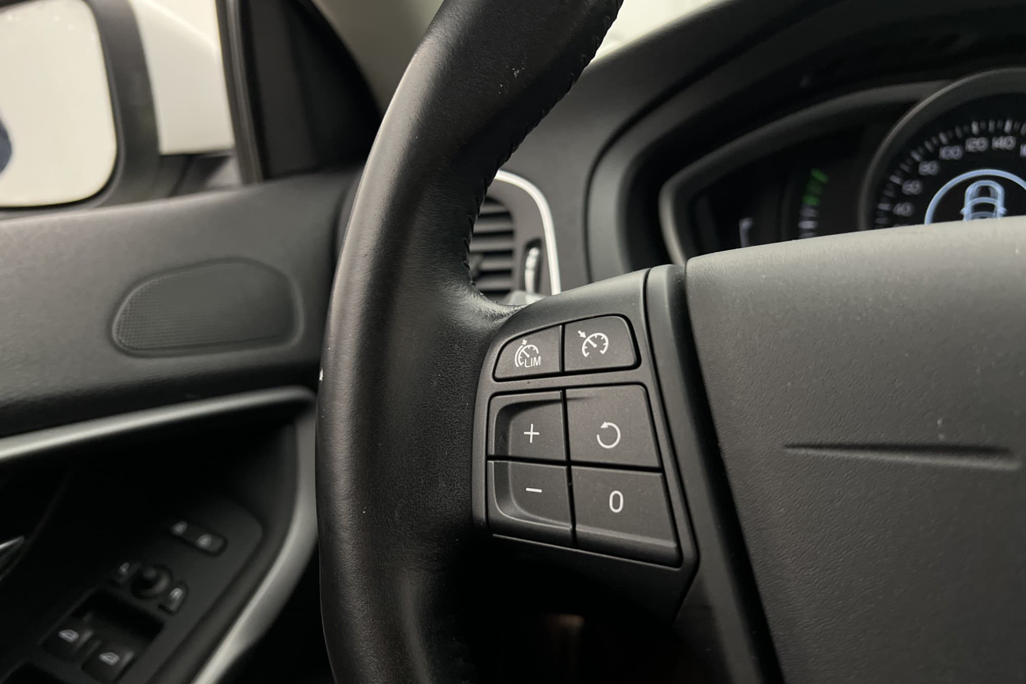 Volvo V40 T2 122hk Kinetic Värmare Sensorer Farthållare