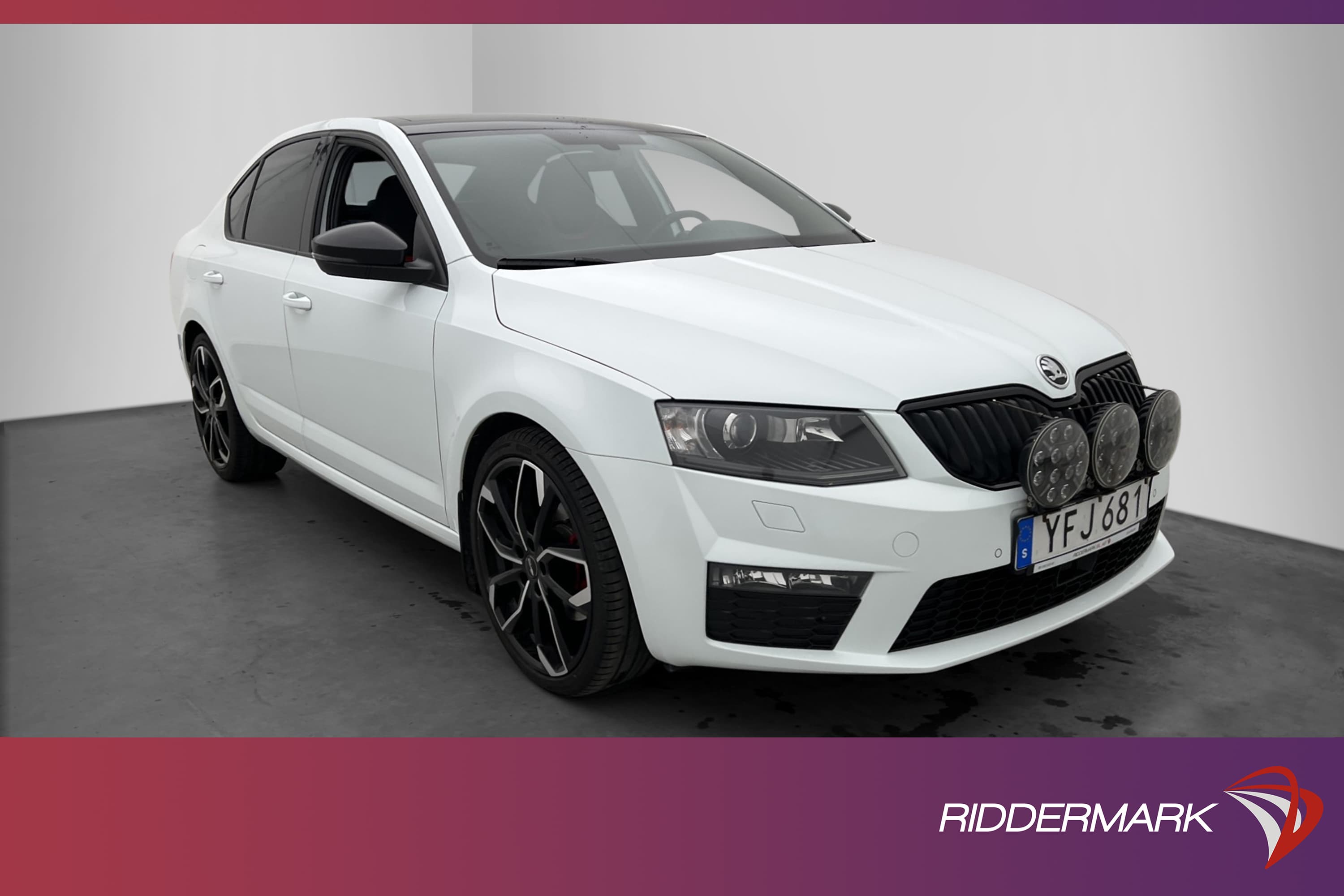 Skoda Octavia RS 4x4 184hk Taklucka Canton P-Värm Navi