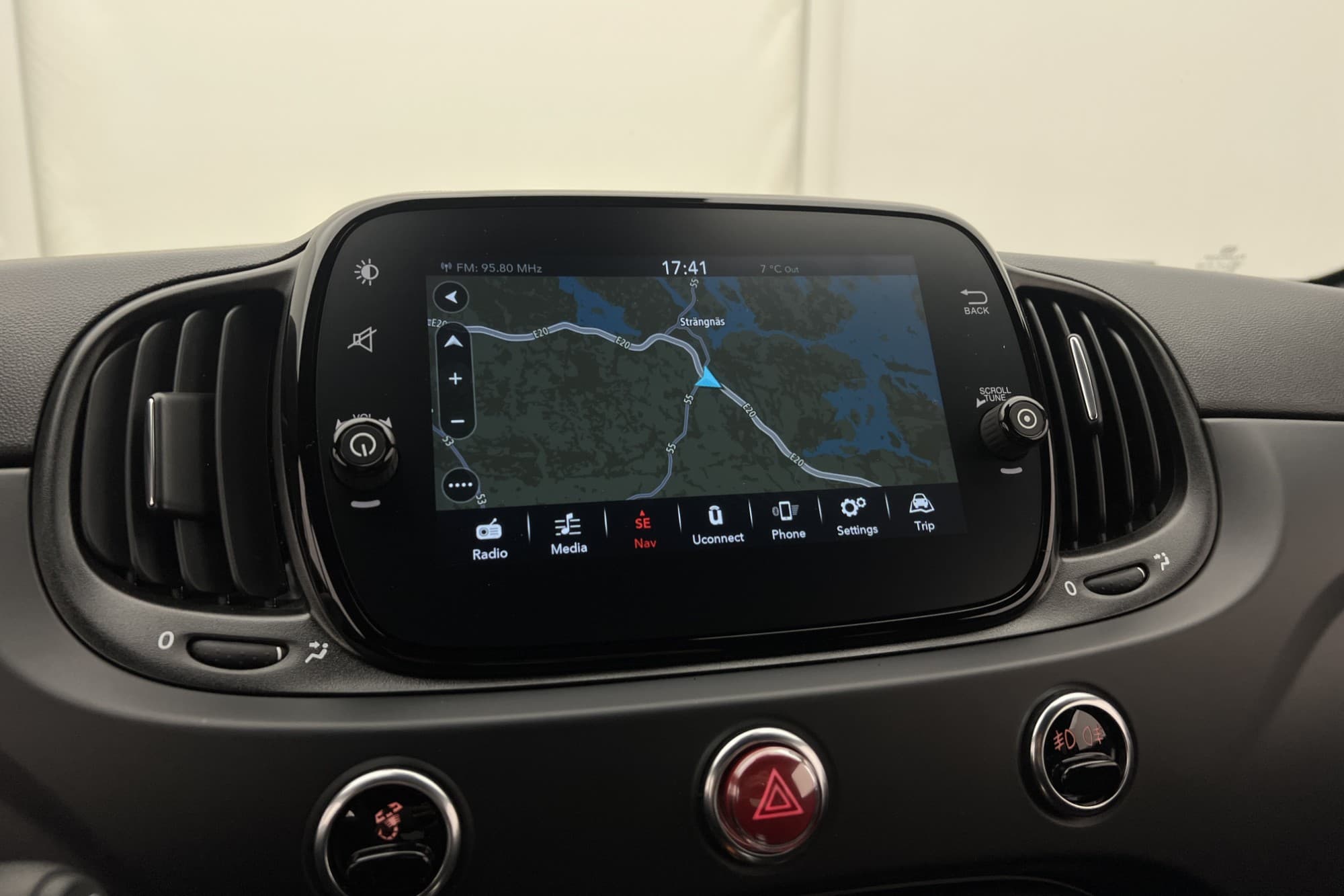 Abarth 595 1.4 T-JET 16V RED PACK Sportstolar Sportratt Navi