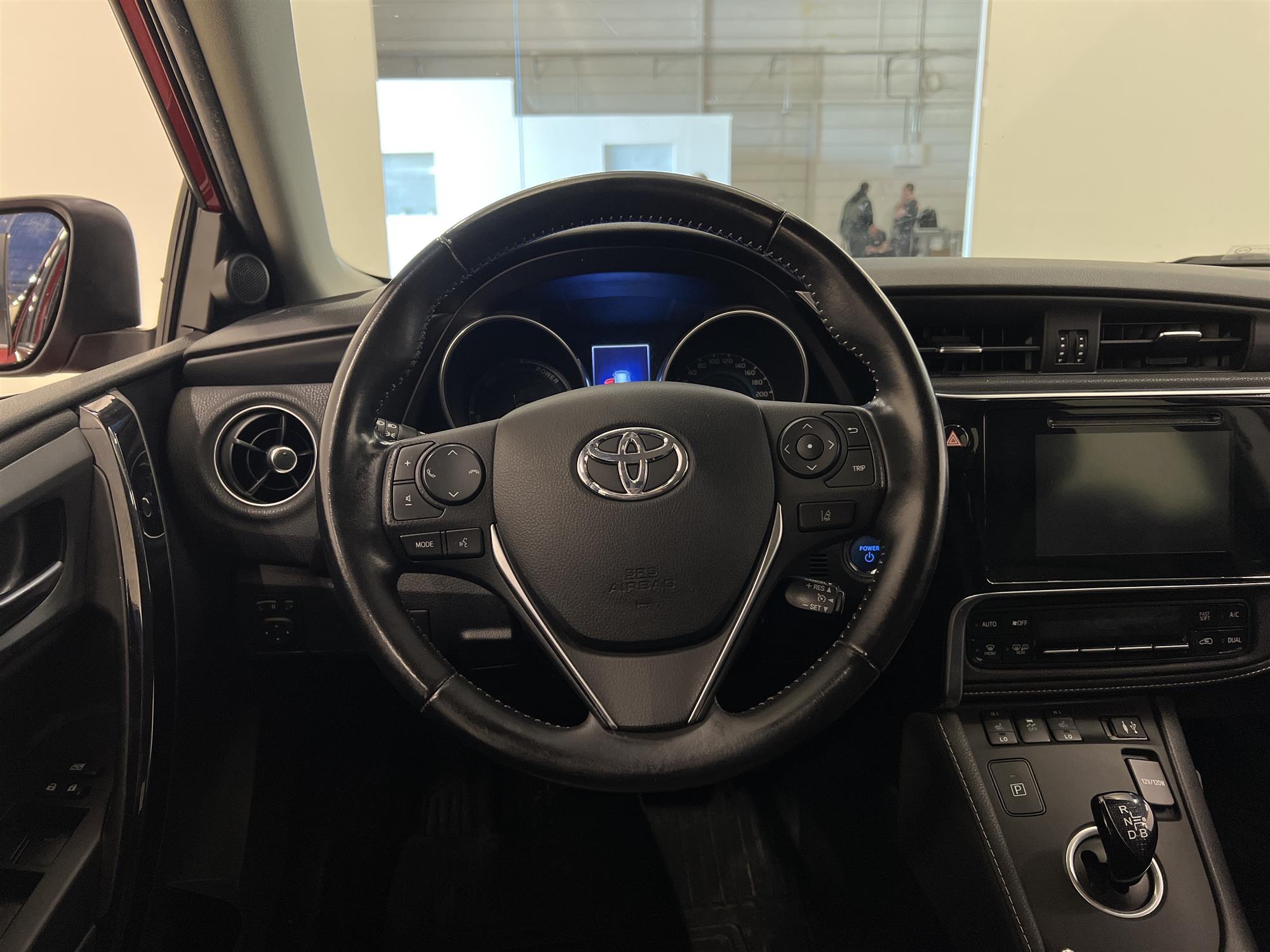 Toyota Auris TS Hybrid e-CVT 136hk 2 Brukare M&K-Värm B-Kam