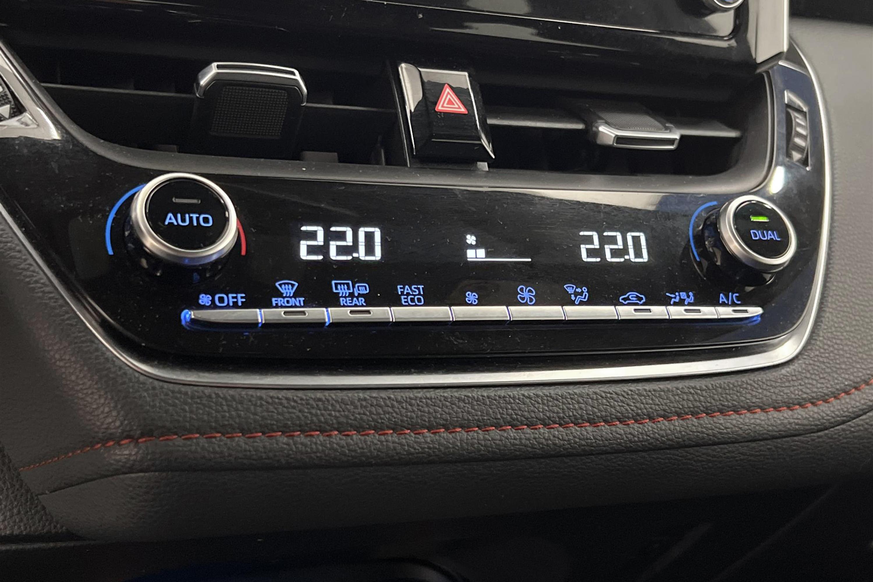 Toyota Corolla Hybrid e-CVT 122hk HUD B-Kamera Döda Vinkel 