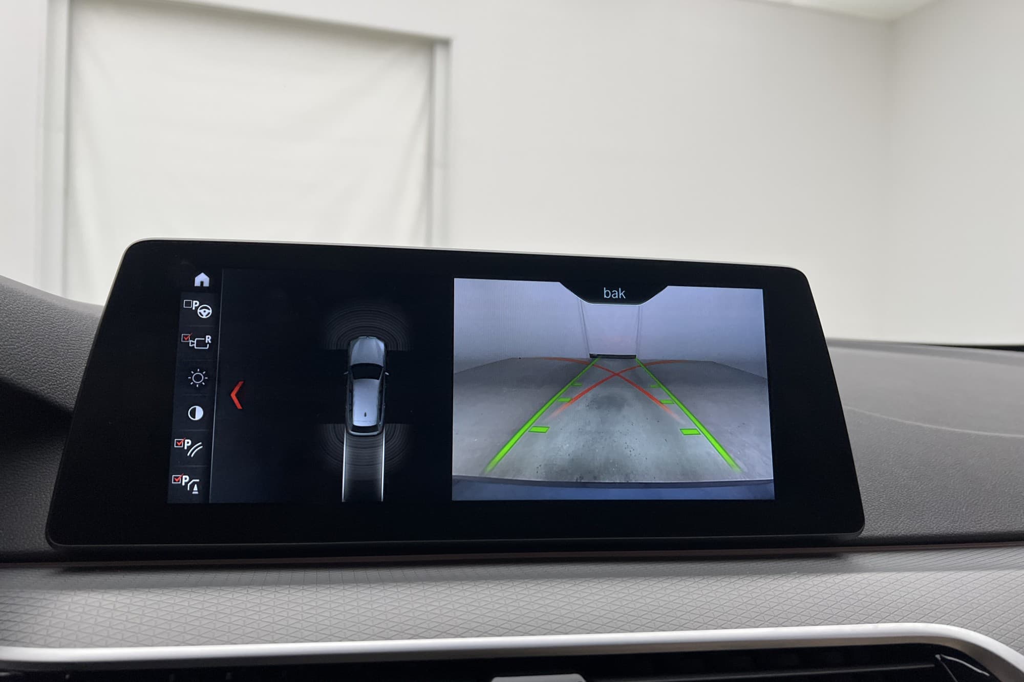 BMW 520d xDrive Touring M-Sport Cockpit H/K HuD Kamera Drag