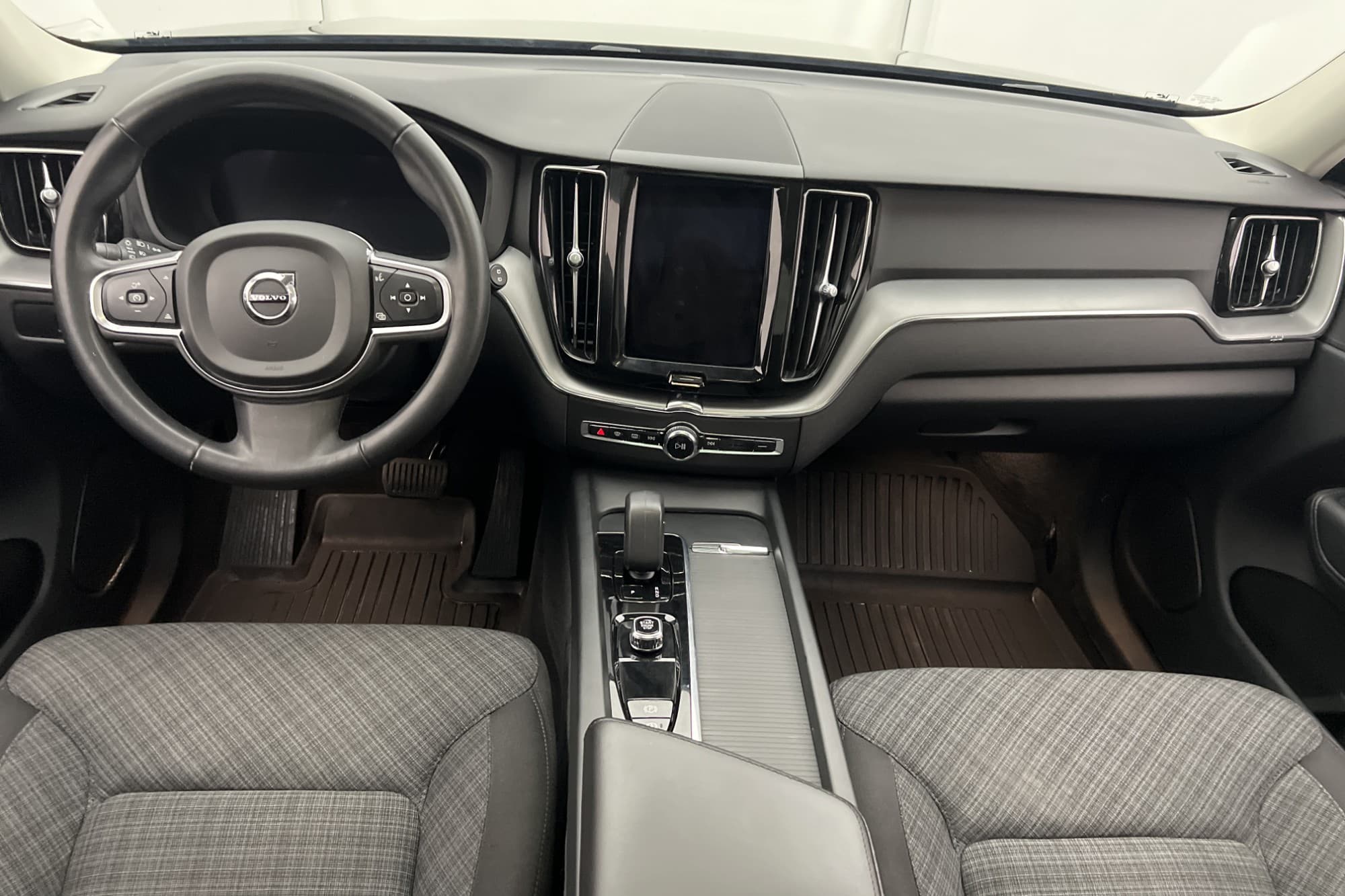 Volvo XC60 Recharge T6 AWD 350hk Core Bright Panorama MOMS