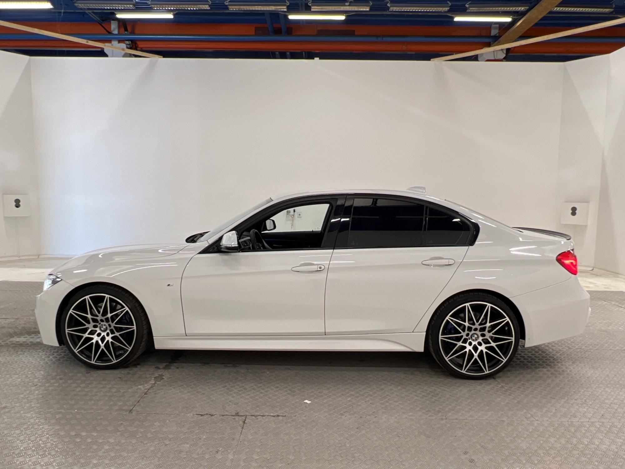 BMW 330i 252 hk M-Sport Drag Nyservad P-sensorer LED