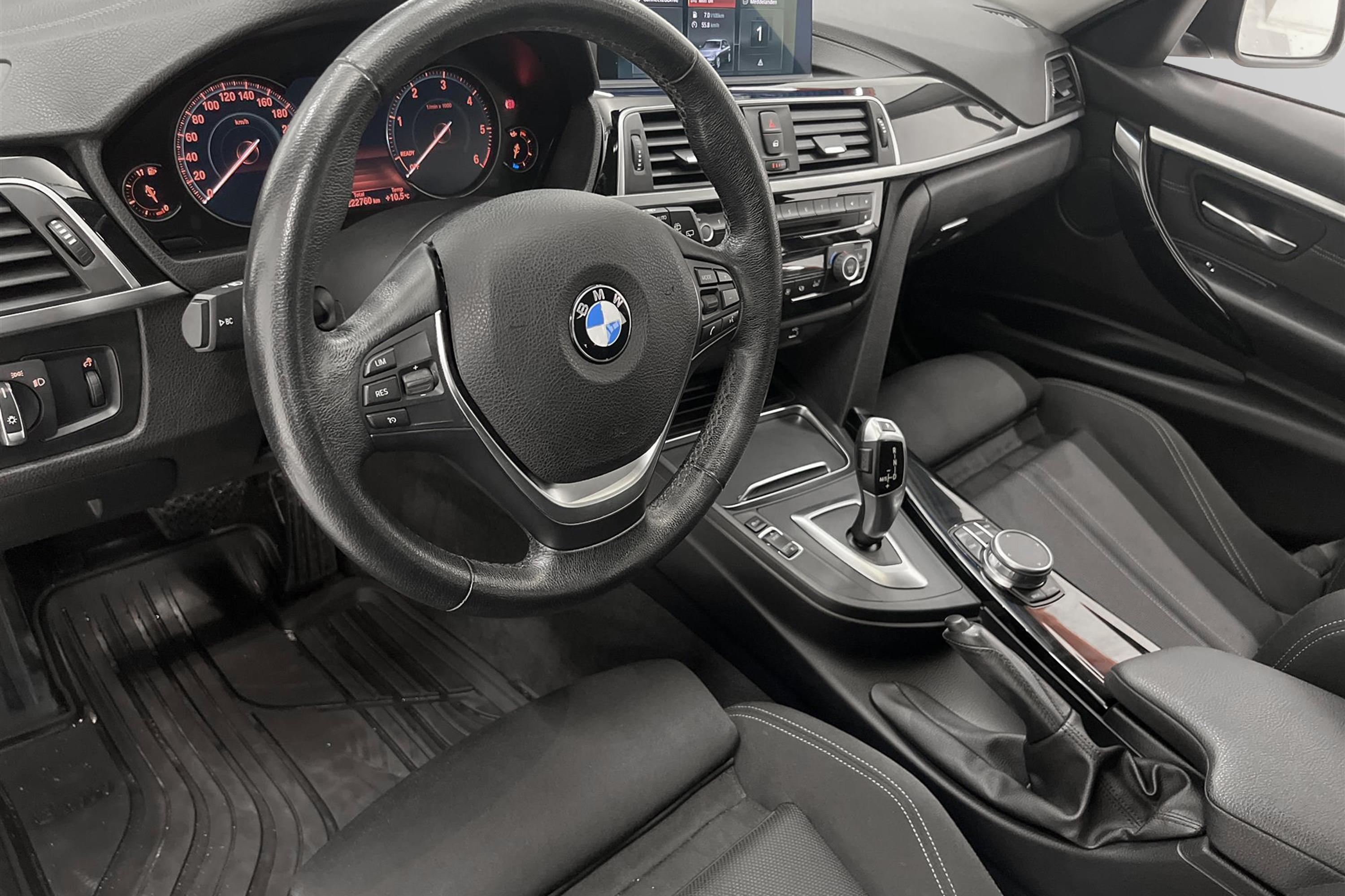 BMW 318d 150hk Sport line Cockpit Drag Navi Elstol Med Minne