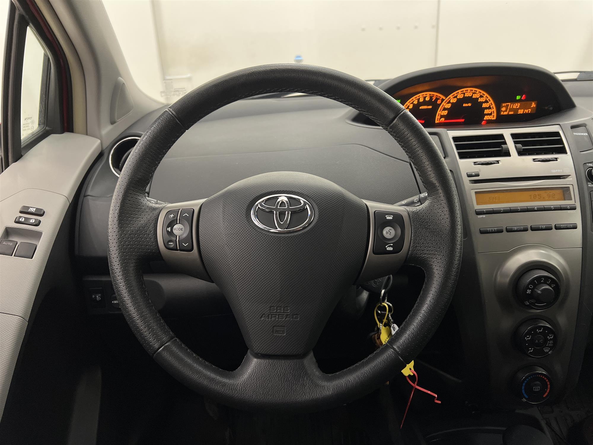 Toyota Yaris 1.33 Dual VVT-i 99hk 1 Brukare Välservad Nybes