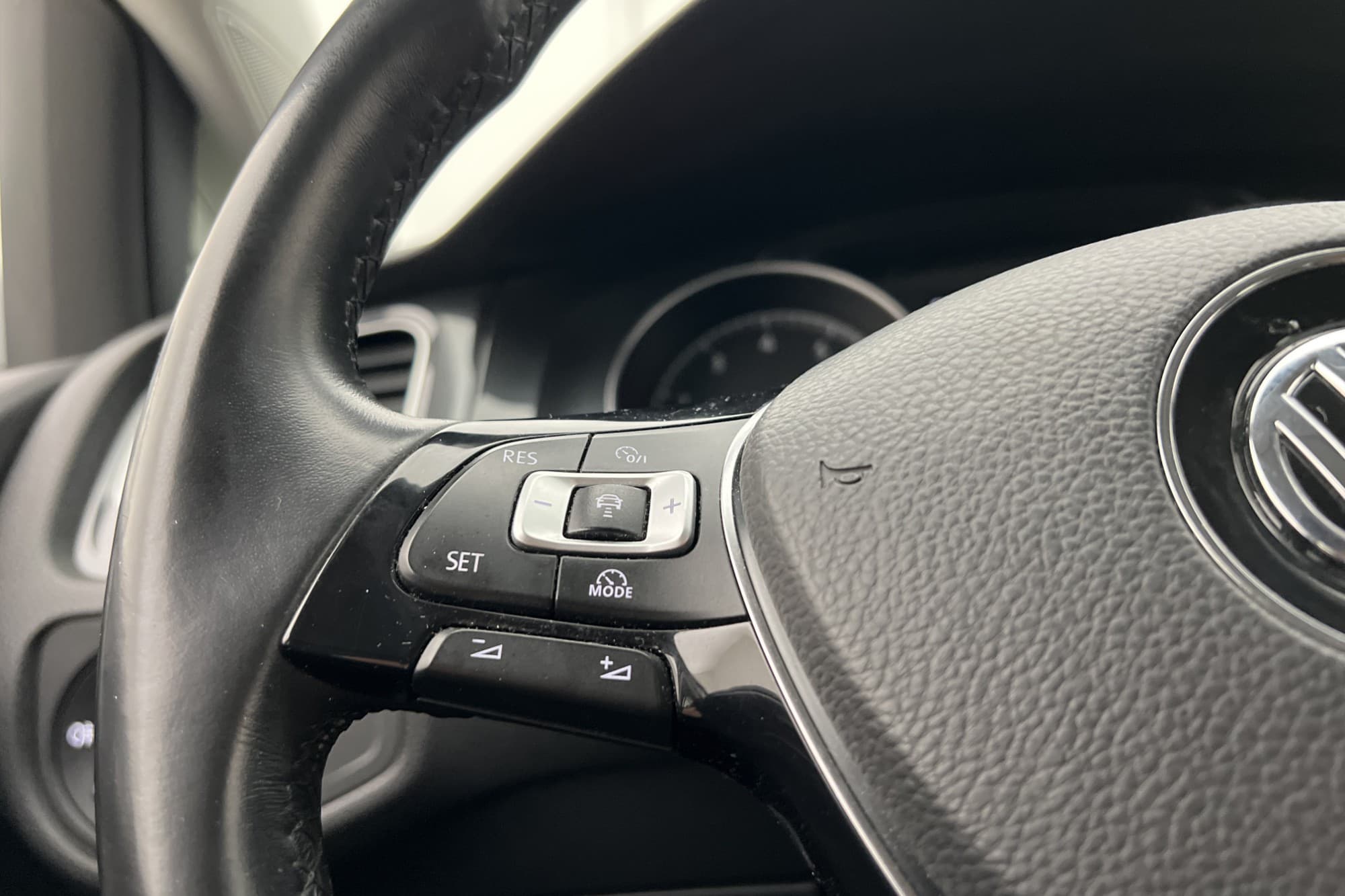 Volkswagen Golf 1.0 TSI 110hk CarPlay Adapt-fart Bluetooth