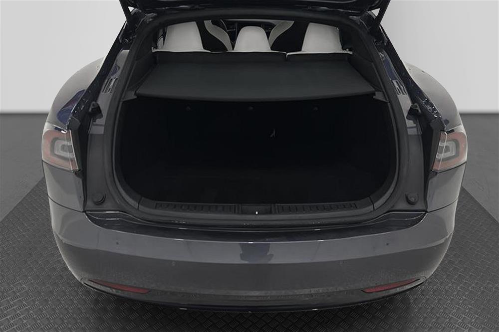 Tesla Model S Long Range AWD Luftfjädring Pano Moms FSDinteriör