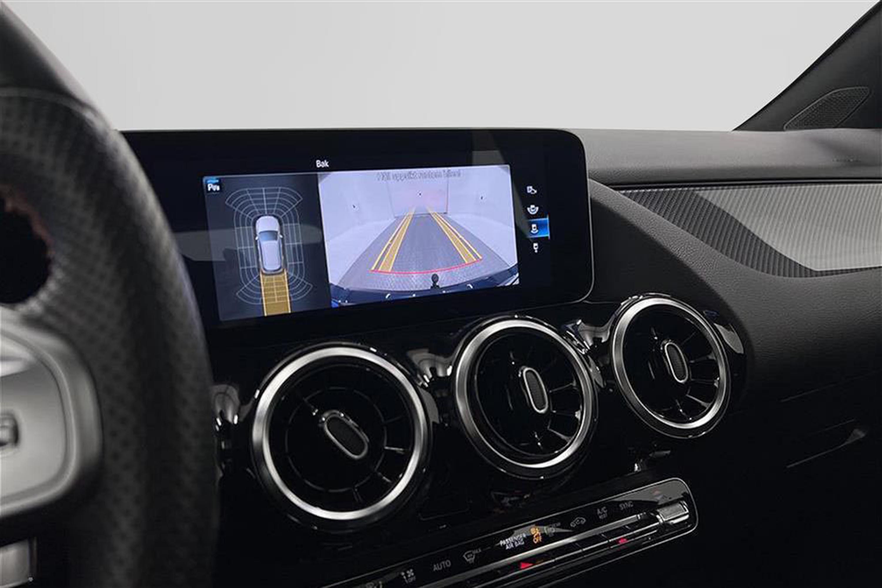 Mercedes-Benz B 200 AMG Panorama Kamera Dragkrok Naviinteriör