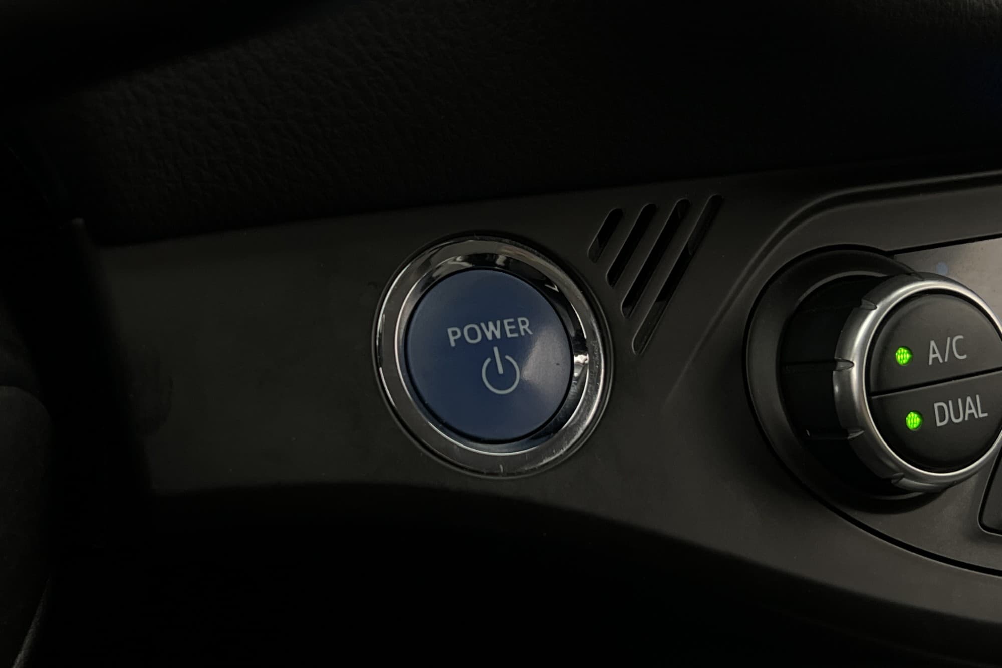 Toyota Yaris Hybrid 101hk Y20 Värmare Kamera Farthållare