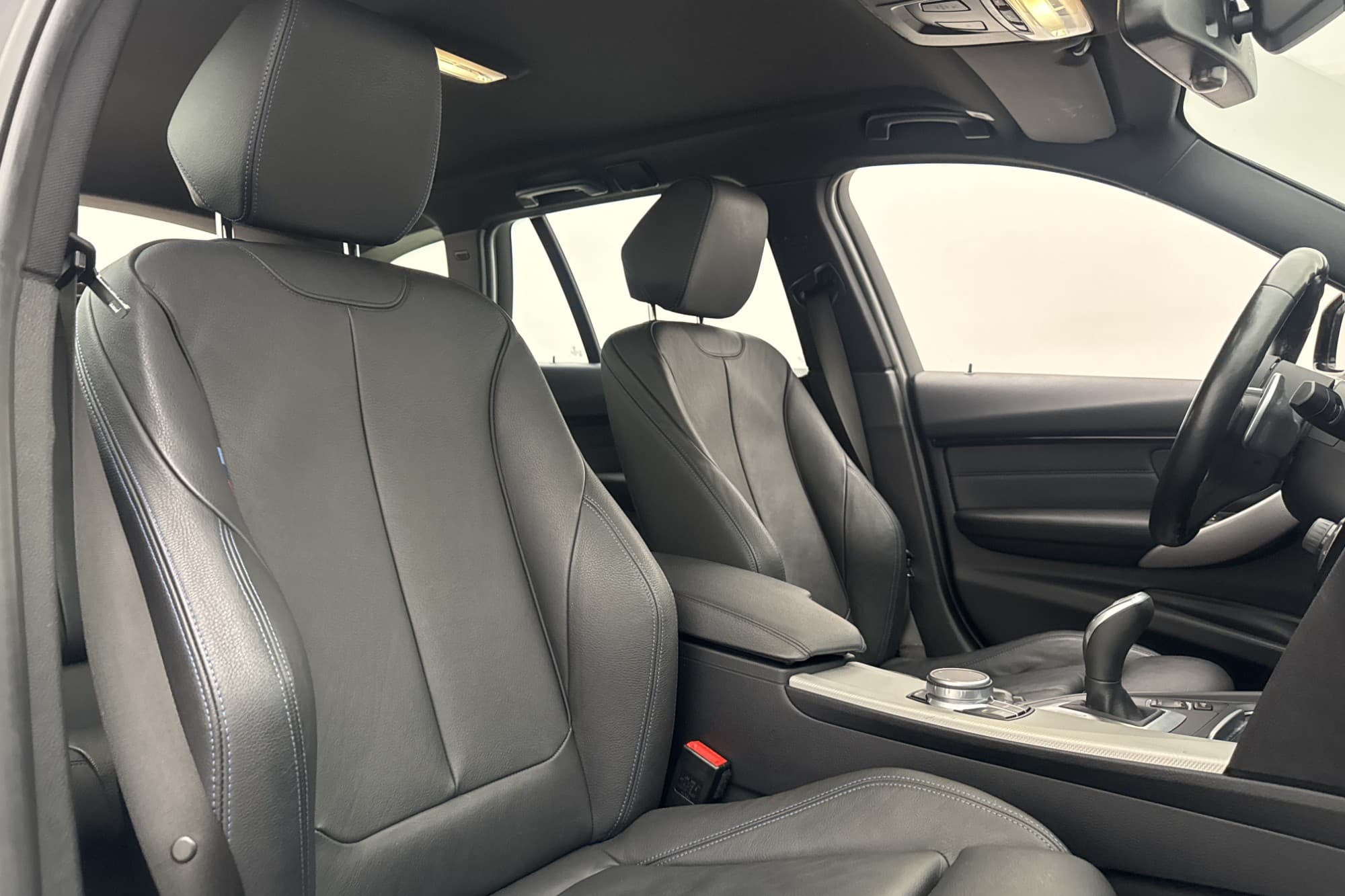 BMW 320 d xDrive Touring M Sport Cockpit HiFi GPS Skinn Drag