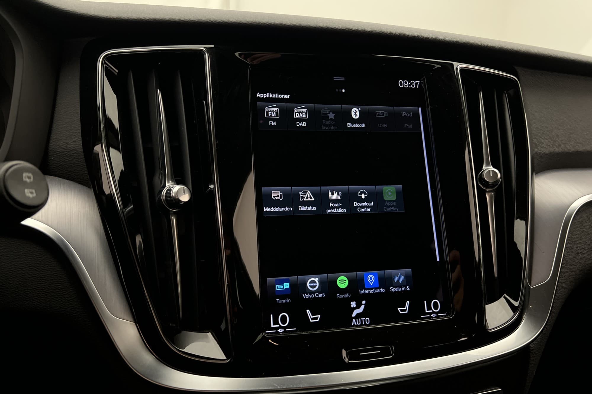 Volvo V60 B4 Momentum Kamera Värm BLIS Keyless CarPlay VOC