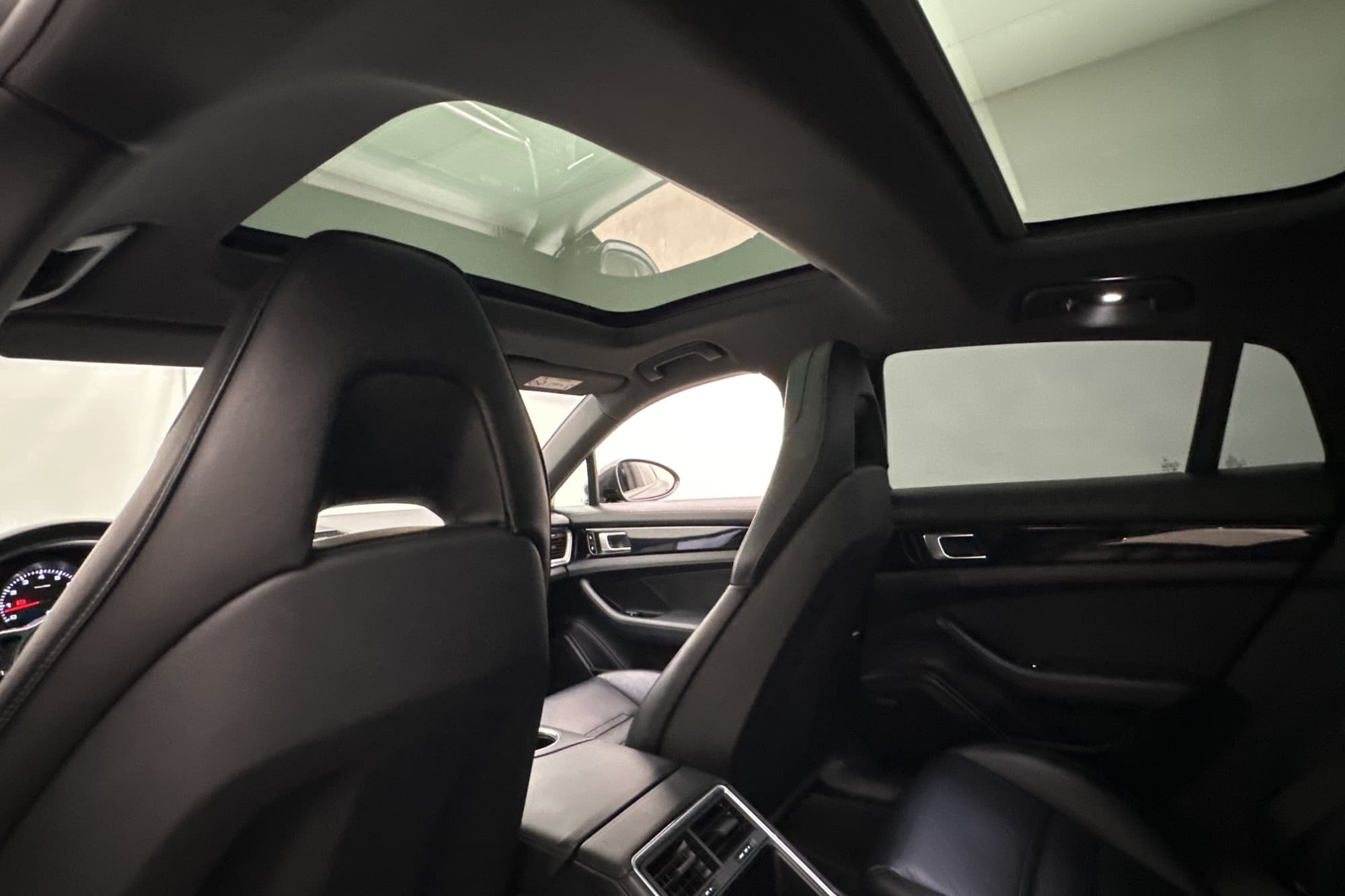 Porsche Panamera 4 PDK 330hk PASM Värmare Pano BOSE Kamera