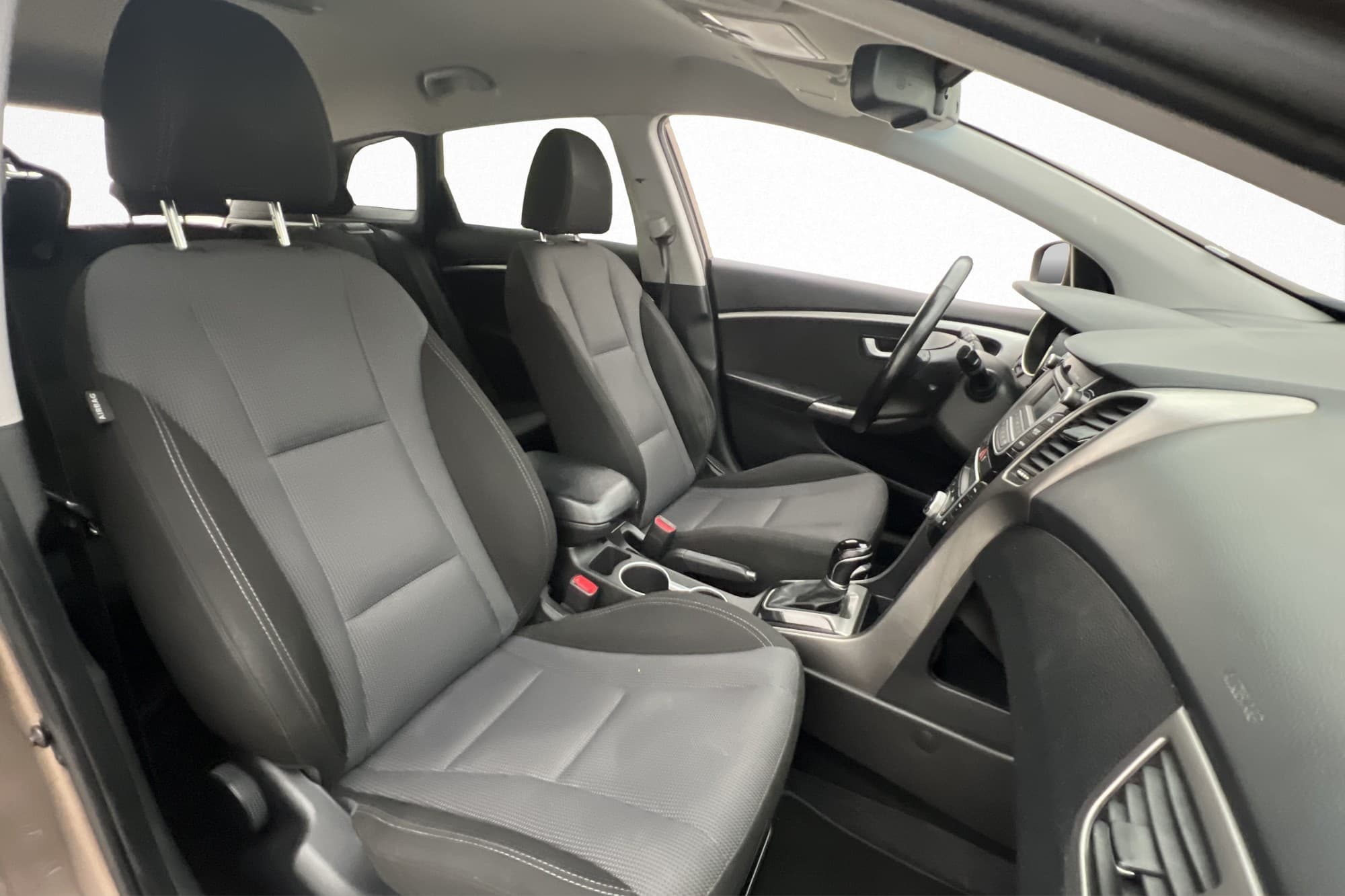 Hyundai i30 Kombi 128hk Business Sensorer Rattvärme Elstol