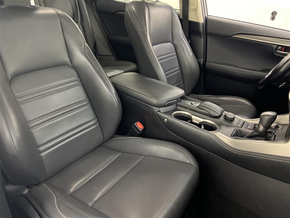 Lexus NX 300h AWD 181hk Skinn B-kam Navi MOMS 0,52l/milinteriör