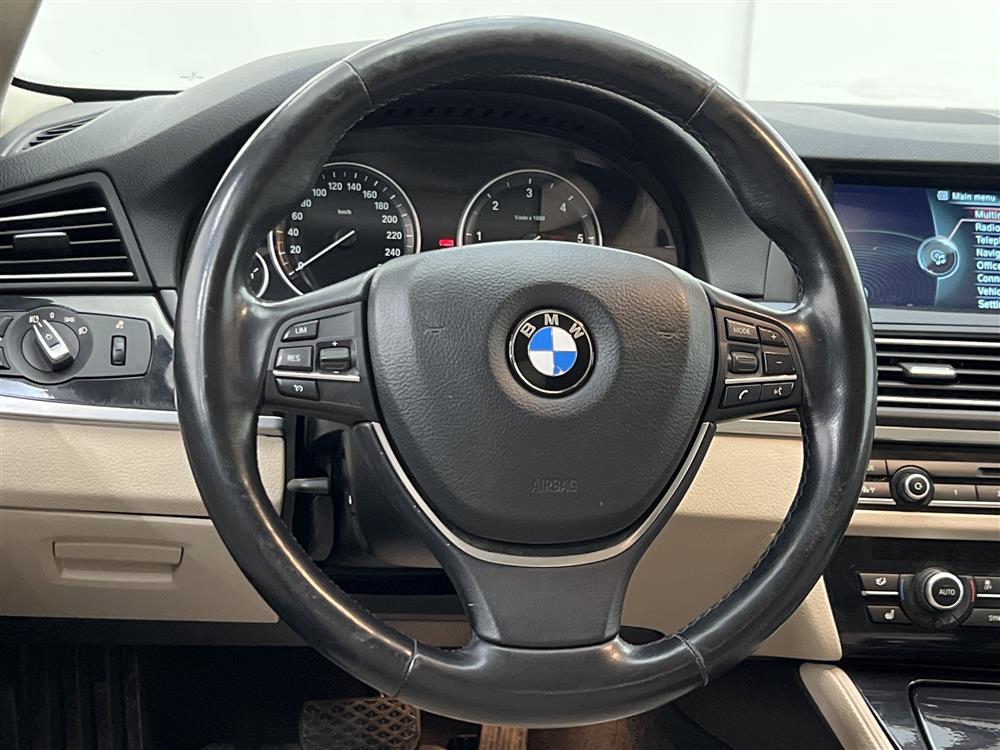 BMW 520d xDrive 184hk Luxury Line Navi Skinn Keylessinteriör