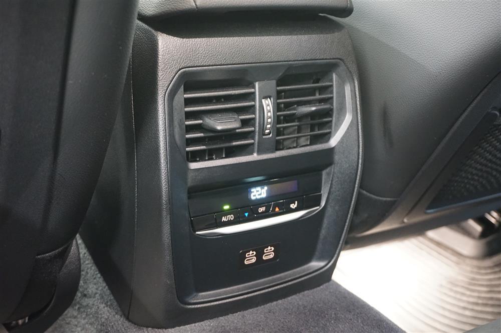 BMW 320d xDrive Sedan GPS Cockpit Ambient PDC 0,43l/milinteriör