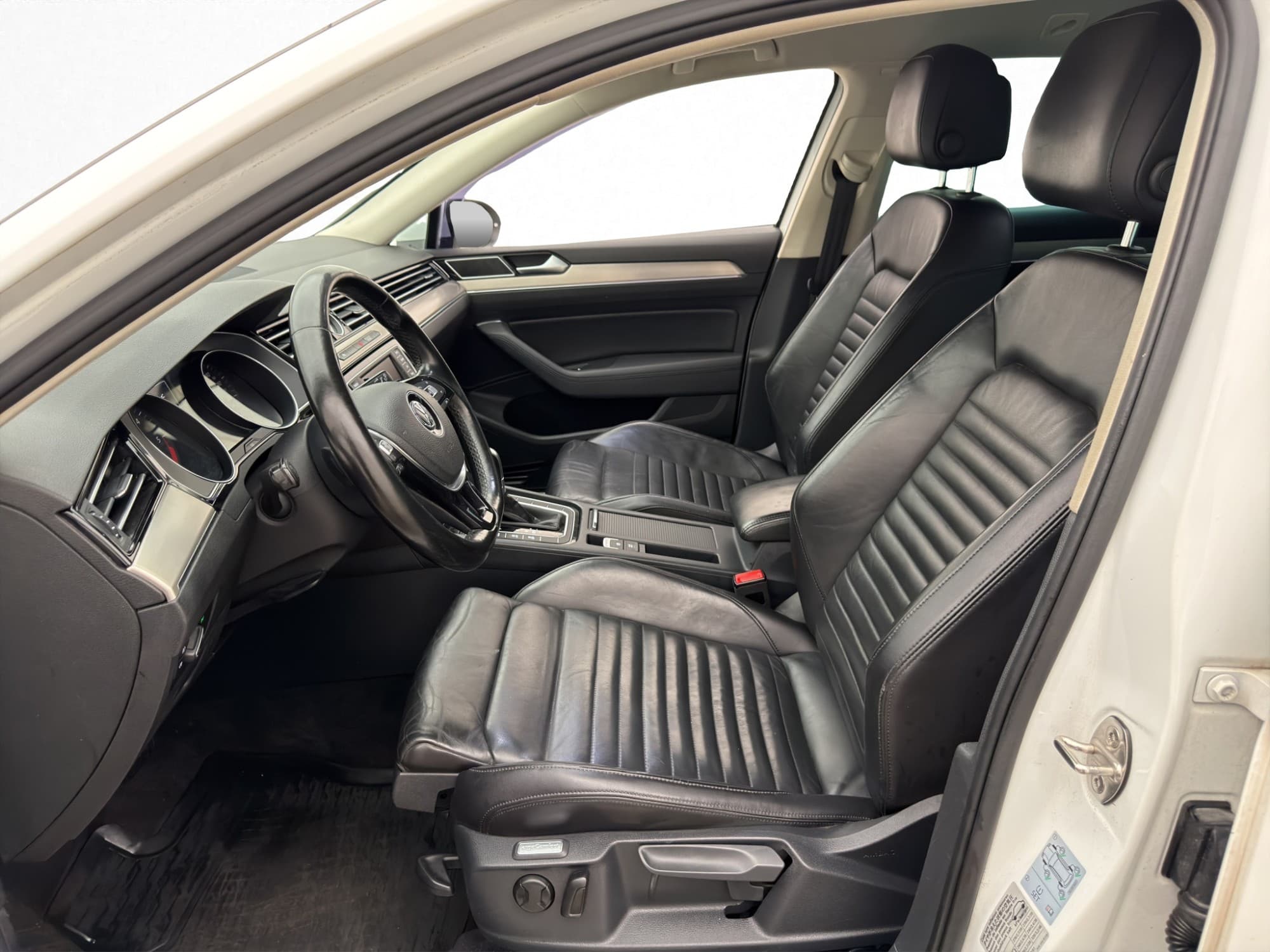 Volkswagen Passat TDI 4M Executive Värmare Drag Skinn Kamera