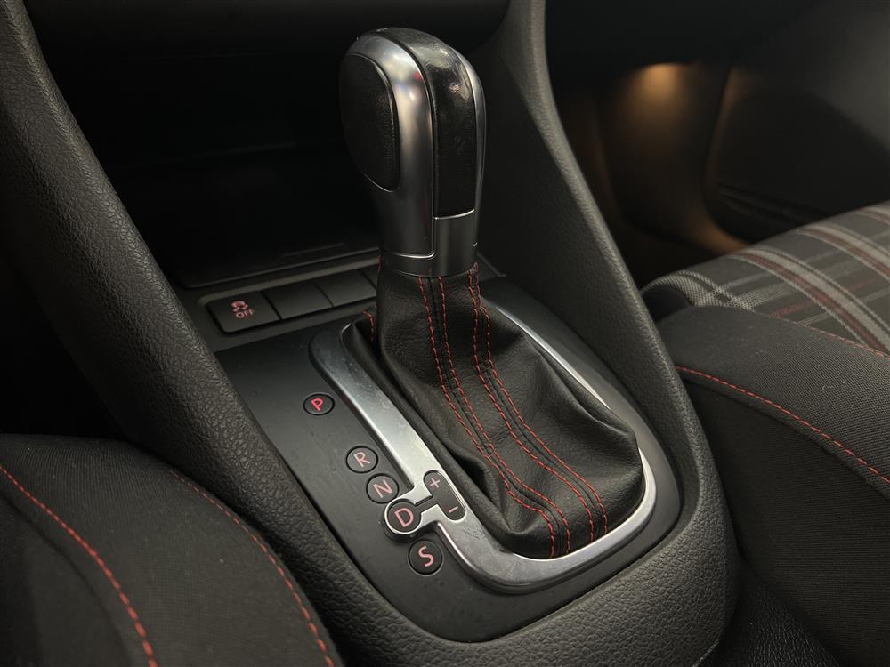 Volkswagen Golf GTI 211hk Välservad Nybesiktigad 0,74l/milinteriör