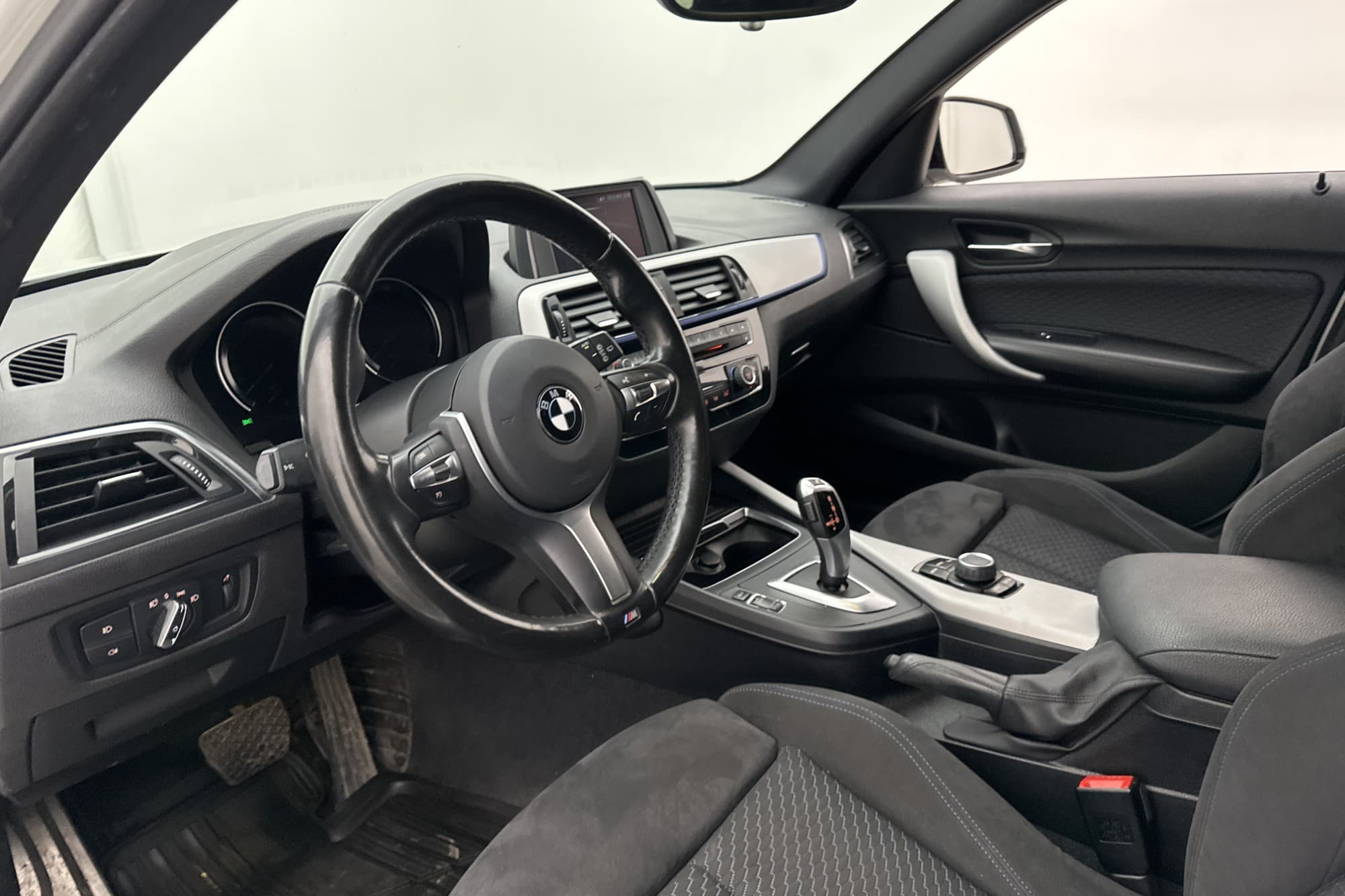 BMW 118i M Sport Maxton Rattvärme P-Sensorer Bluetooth