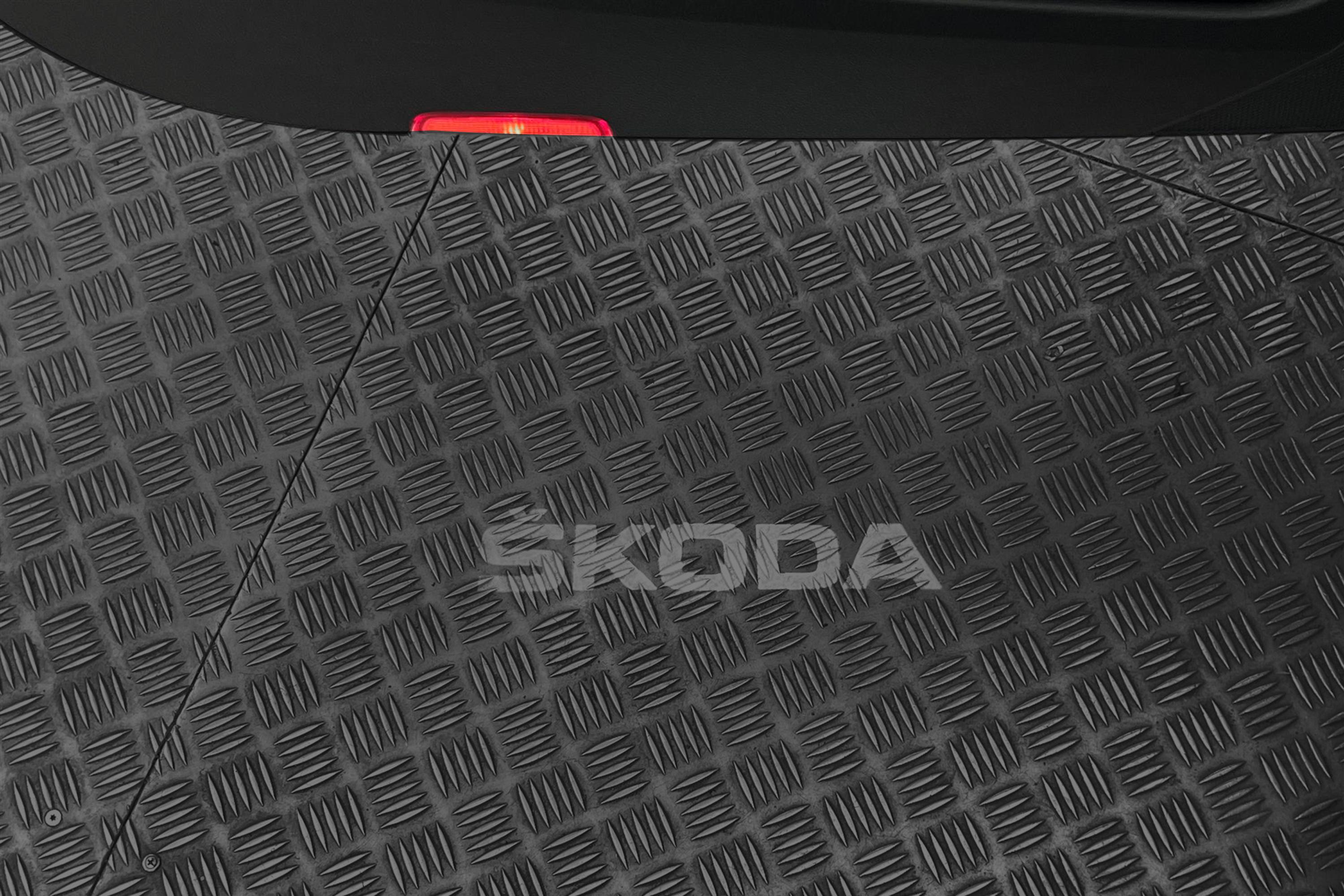 Skoda Superb 2.0 TSI Kombi 4x4 272hk Sportline Se Utrustning