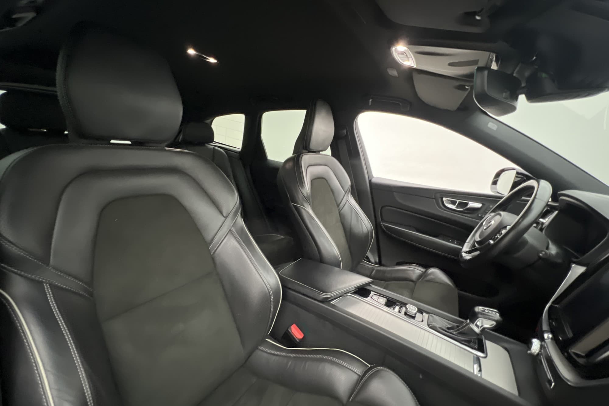 Volvo XC60 D5 AWD R-Design Värmare Drag Navi 360° BLIS