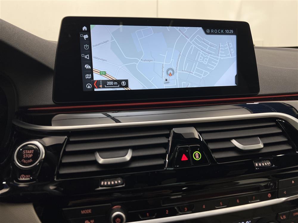 BMW 540i xDrive 340hk M-Sport Innovation GPS HUD Cockpit H&Kinteriör